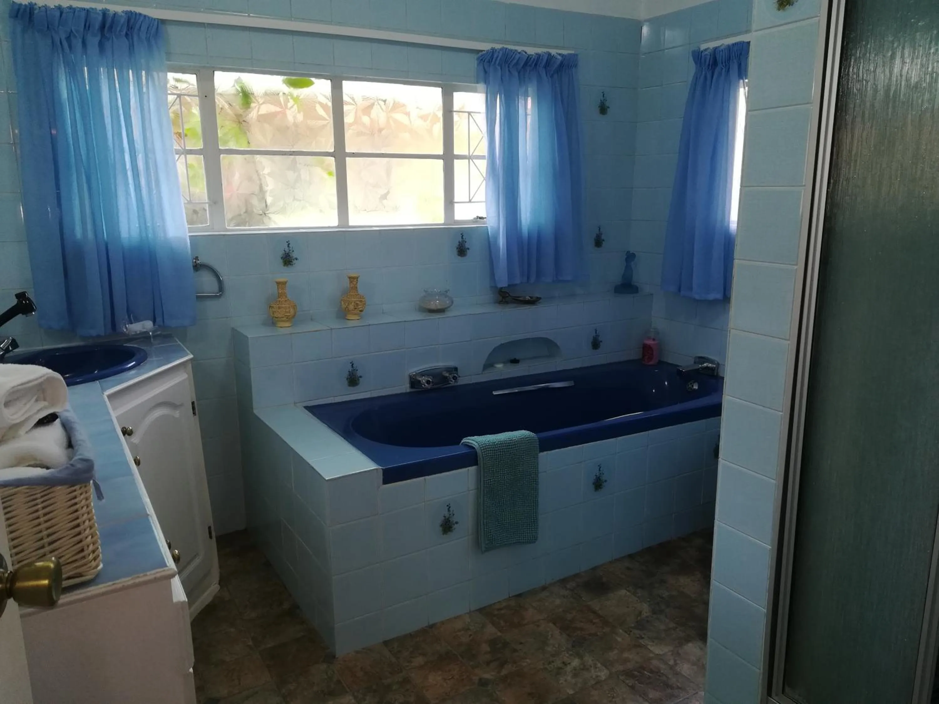 Bathroom in Bell Park Self Catering