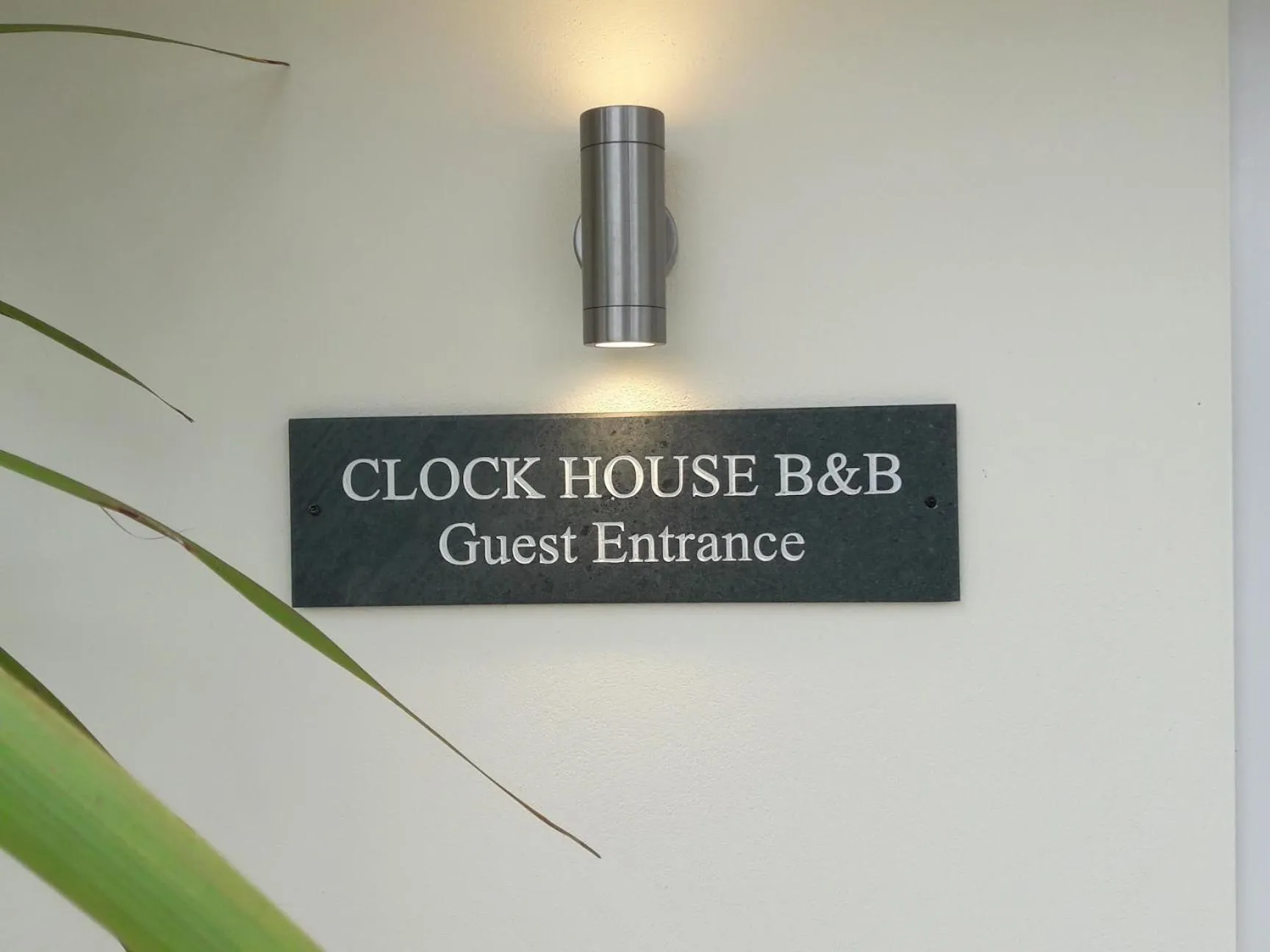 Facade/entrance in Clock House B&B