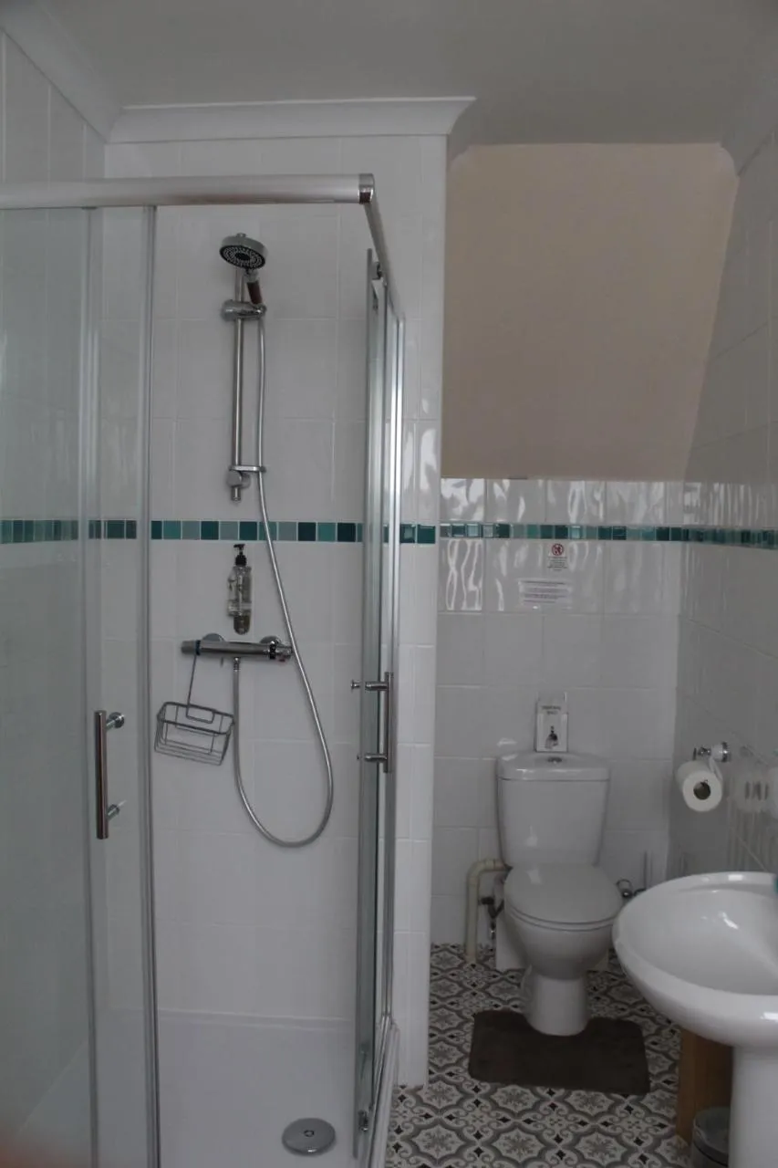 Bathroom in Oakwell Guest House