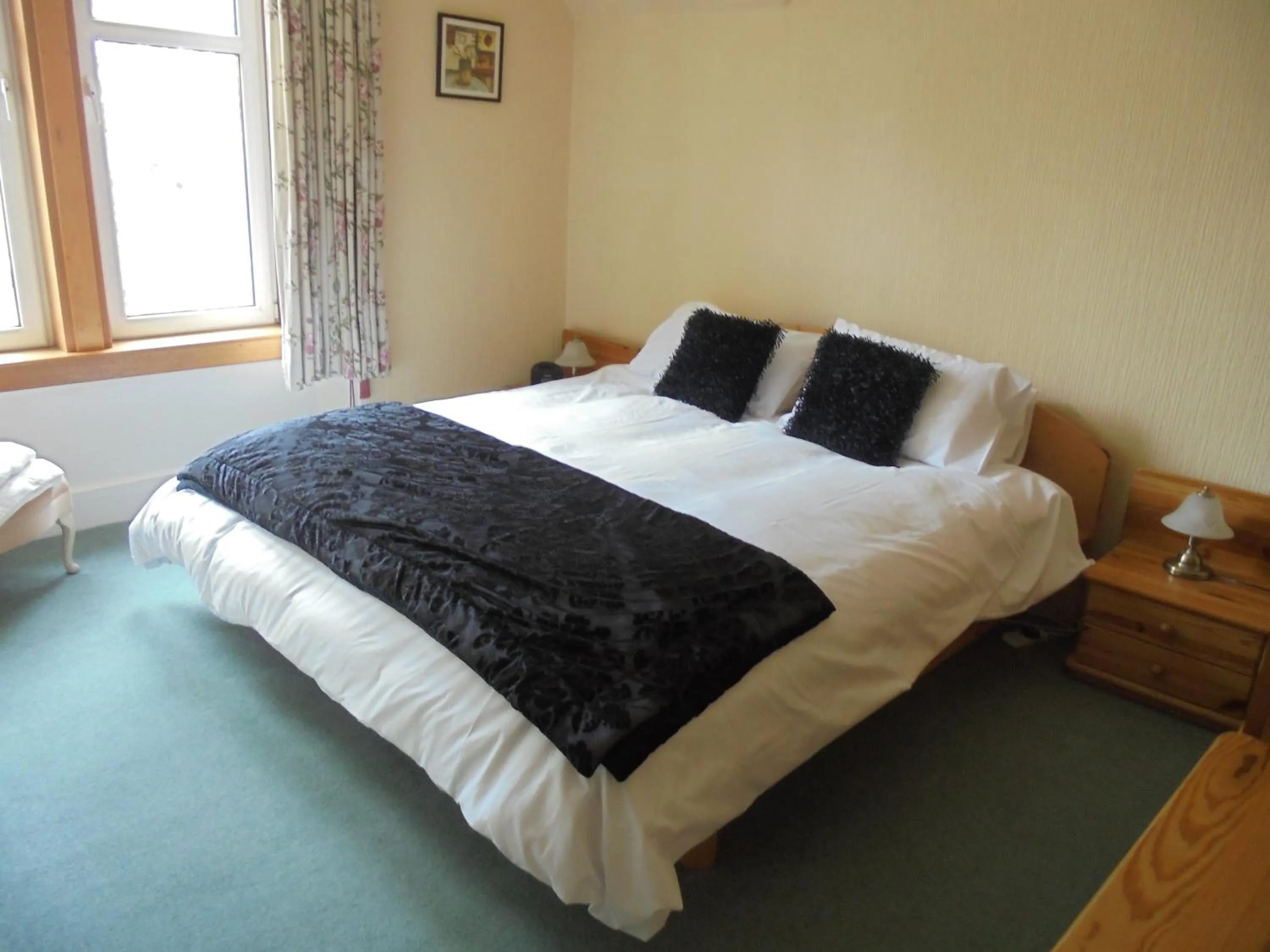 Bed in Avondale House