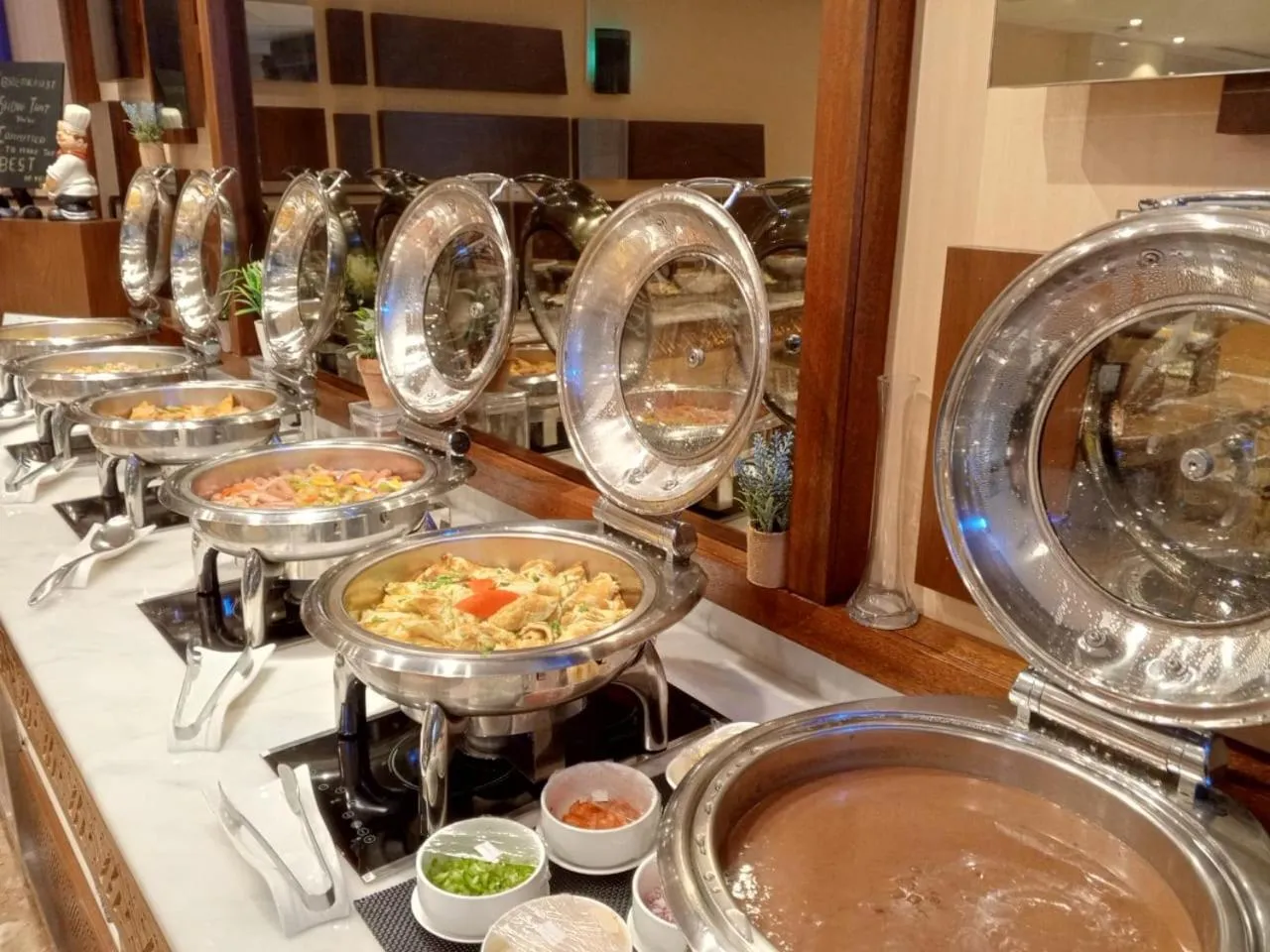 Restaurant/places to eat in Boudl Quraish