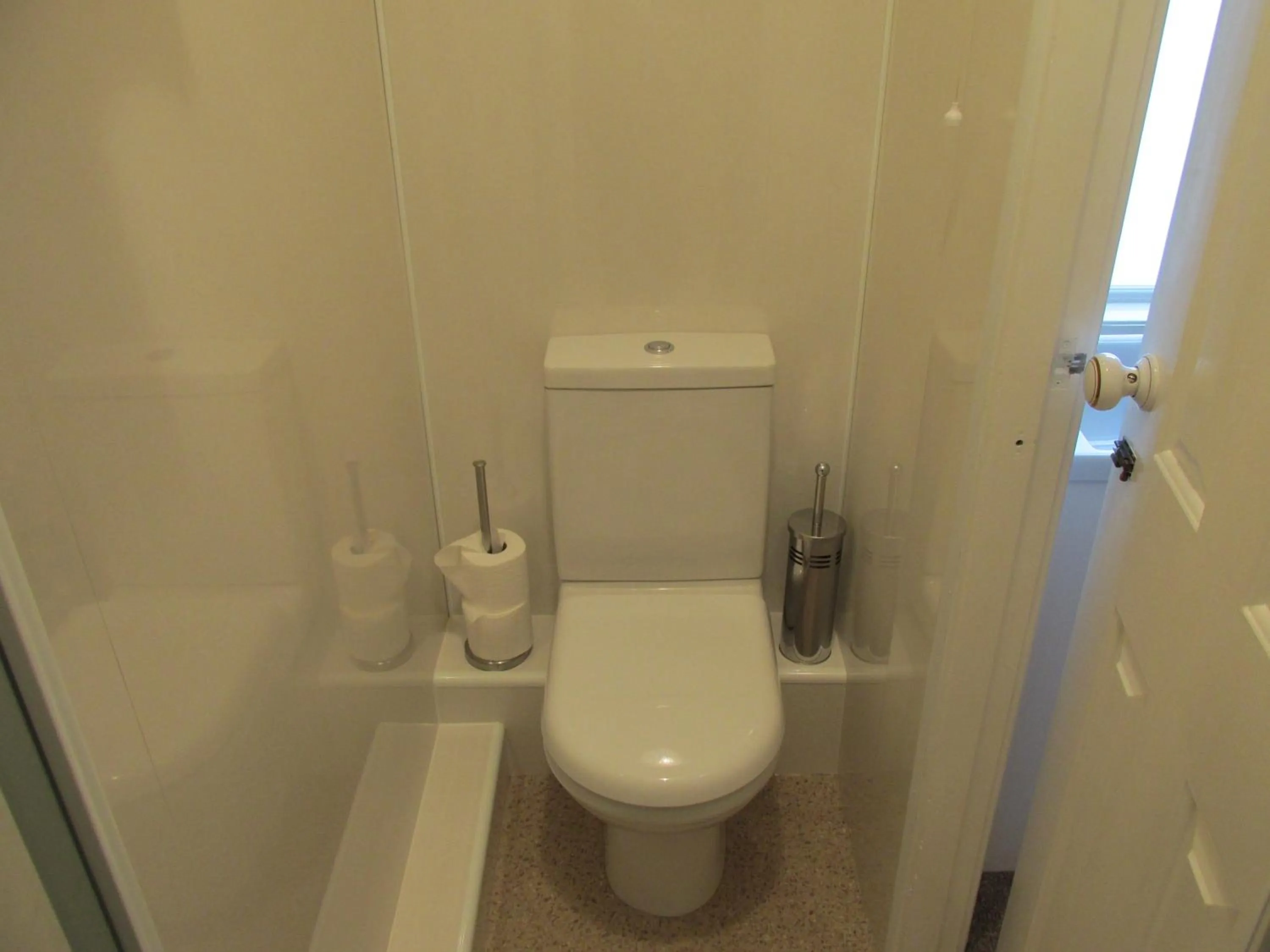 Bathroom in No 3