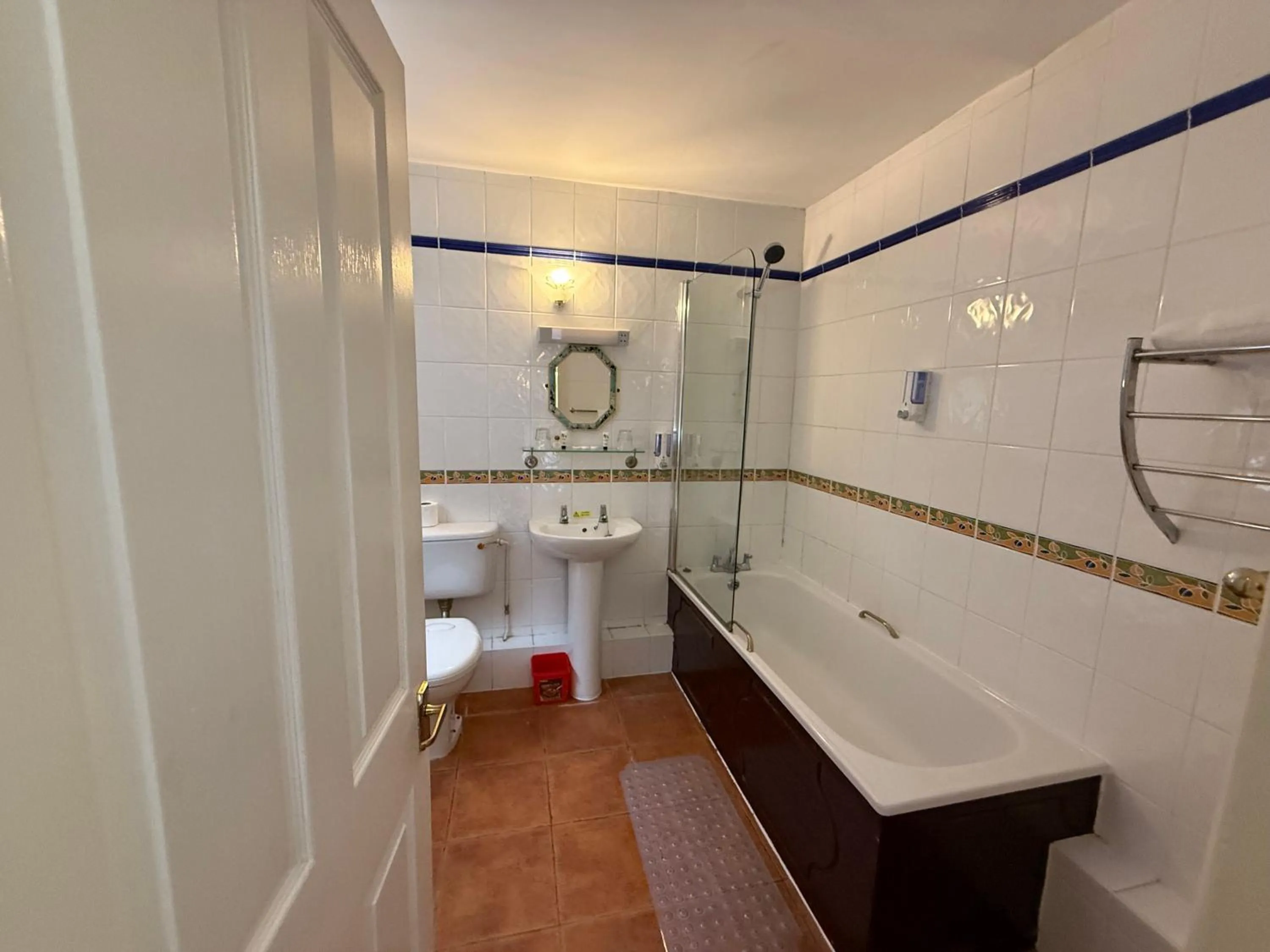 Bathroom in Charles Cotton Hotel