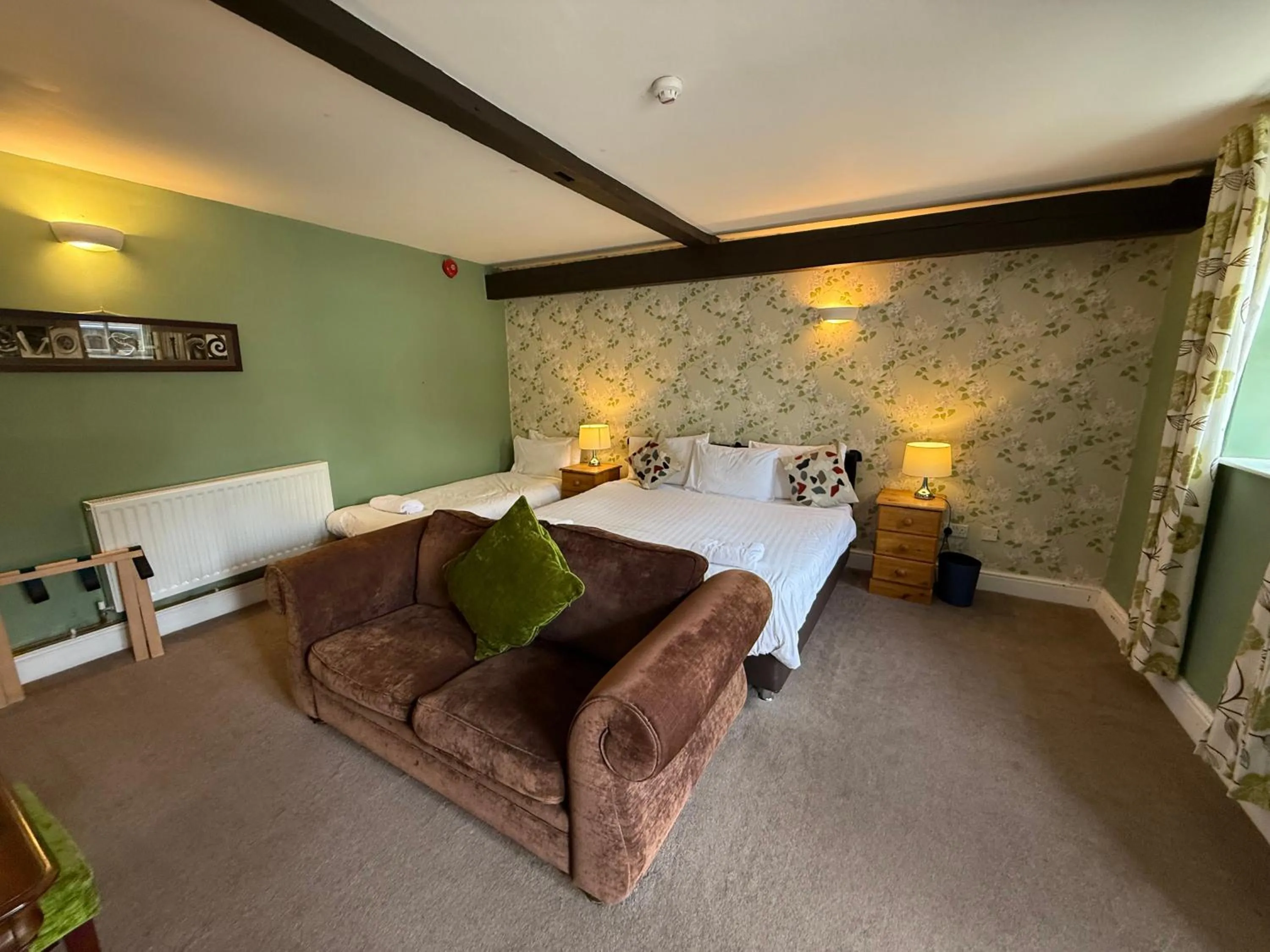 Bedroom, Bed in Charles Cotton Hotel