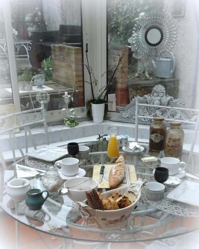 Continental breakfast in La Maison d'Hocquincourt