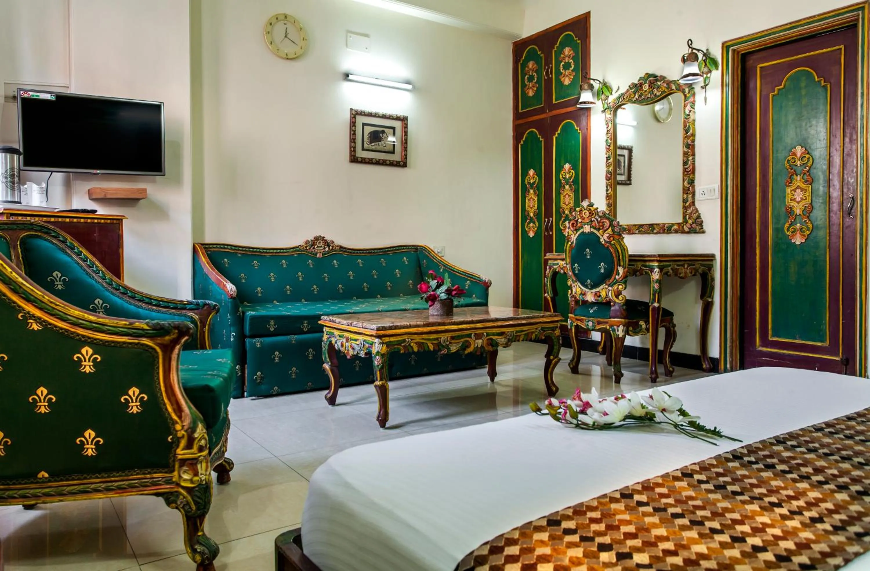 TV and multimedia in Hotel Sunstar Residency