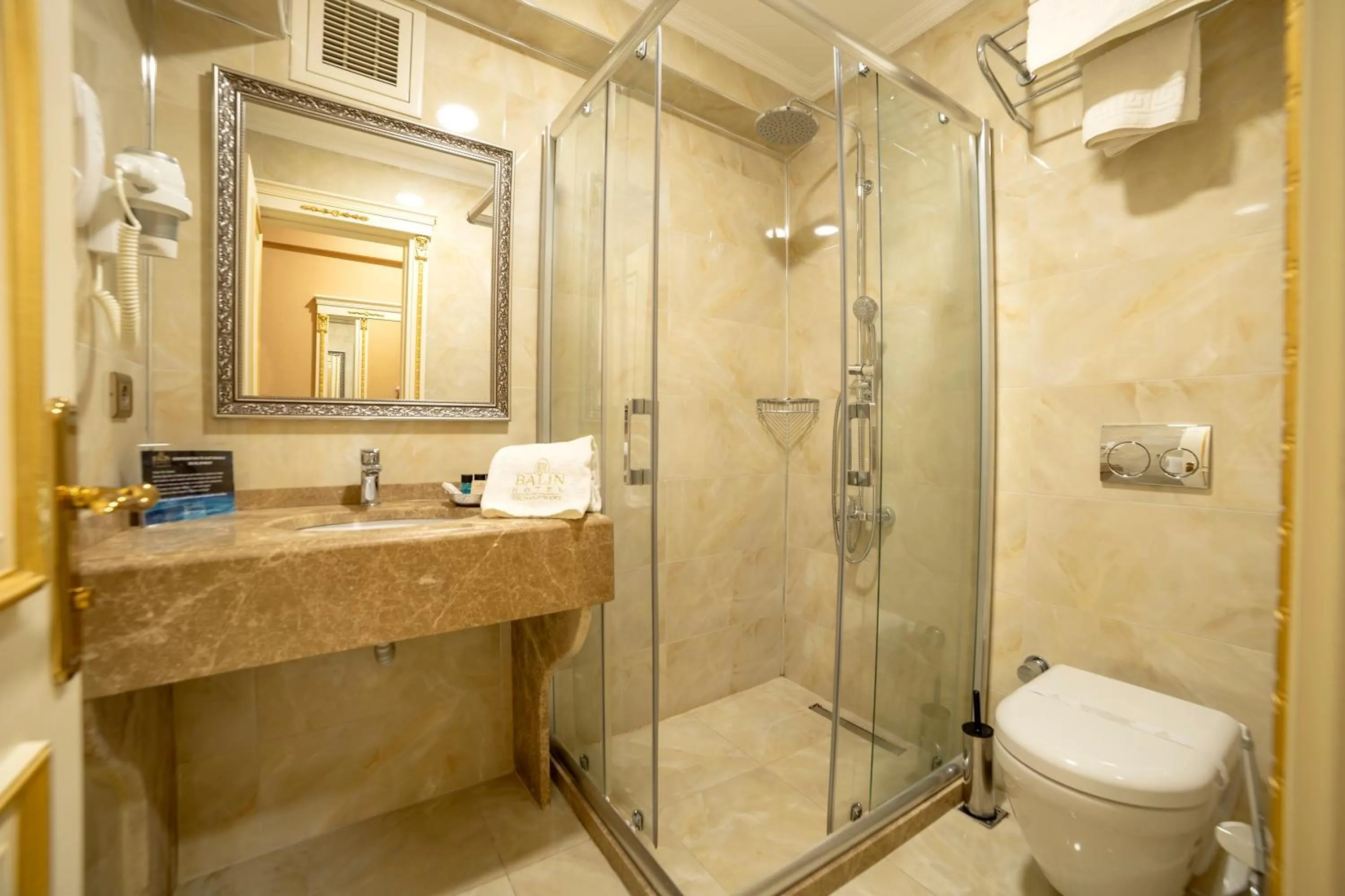 Shower in Balin Hotel - Special Category