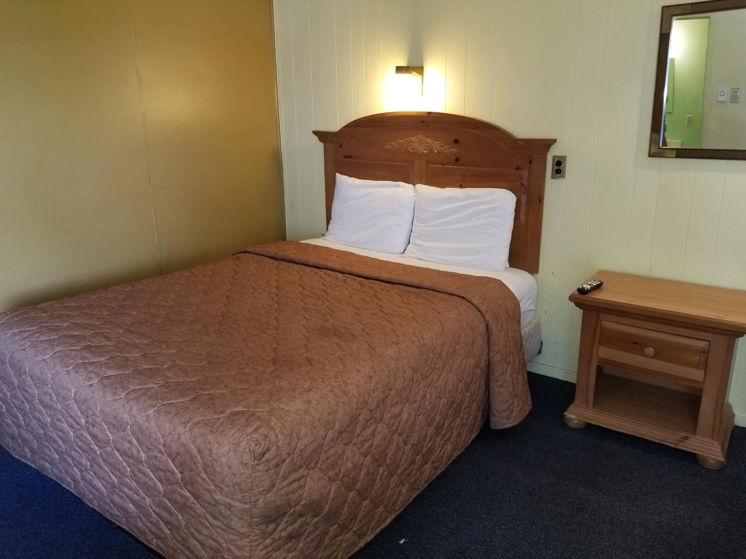 Bed in Rodeway Inn La Crosse