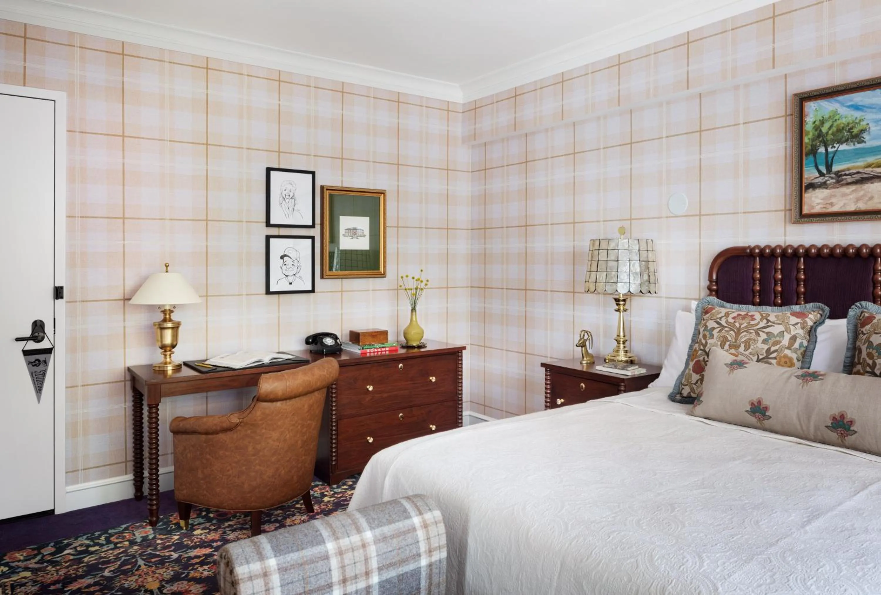 Photo of the whole room, Bed in Graduate by Hilton Evanston