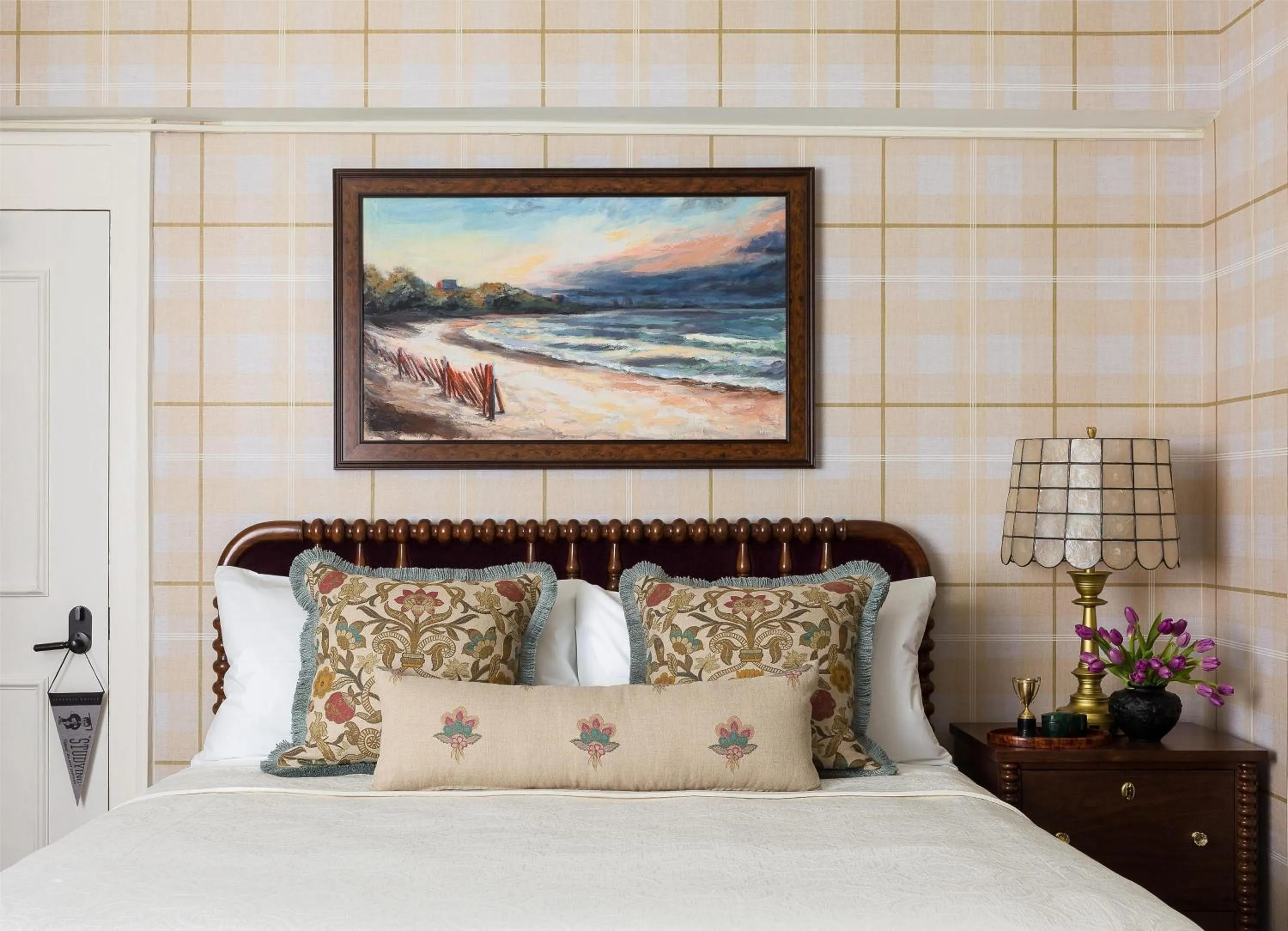 Bed in Graduate by Hilton Evanston