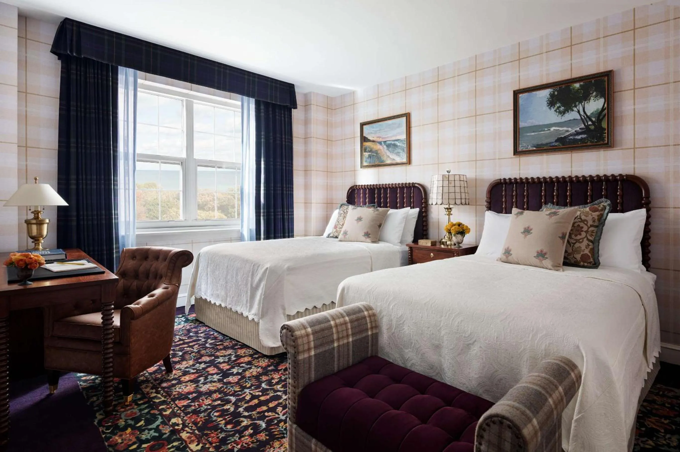 Bed in Graduate by Hilton Evanston