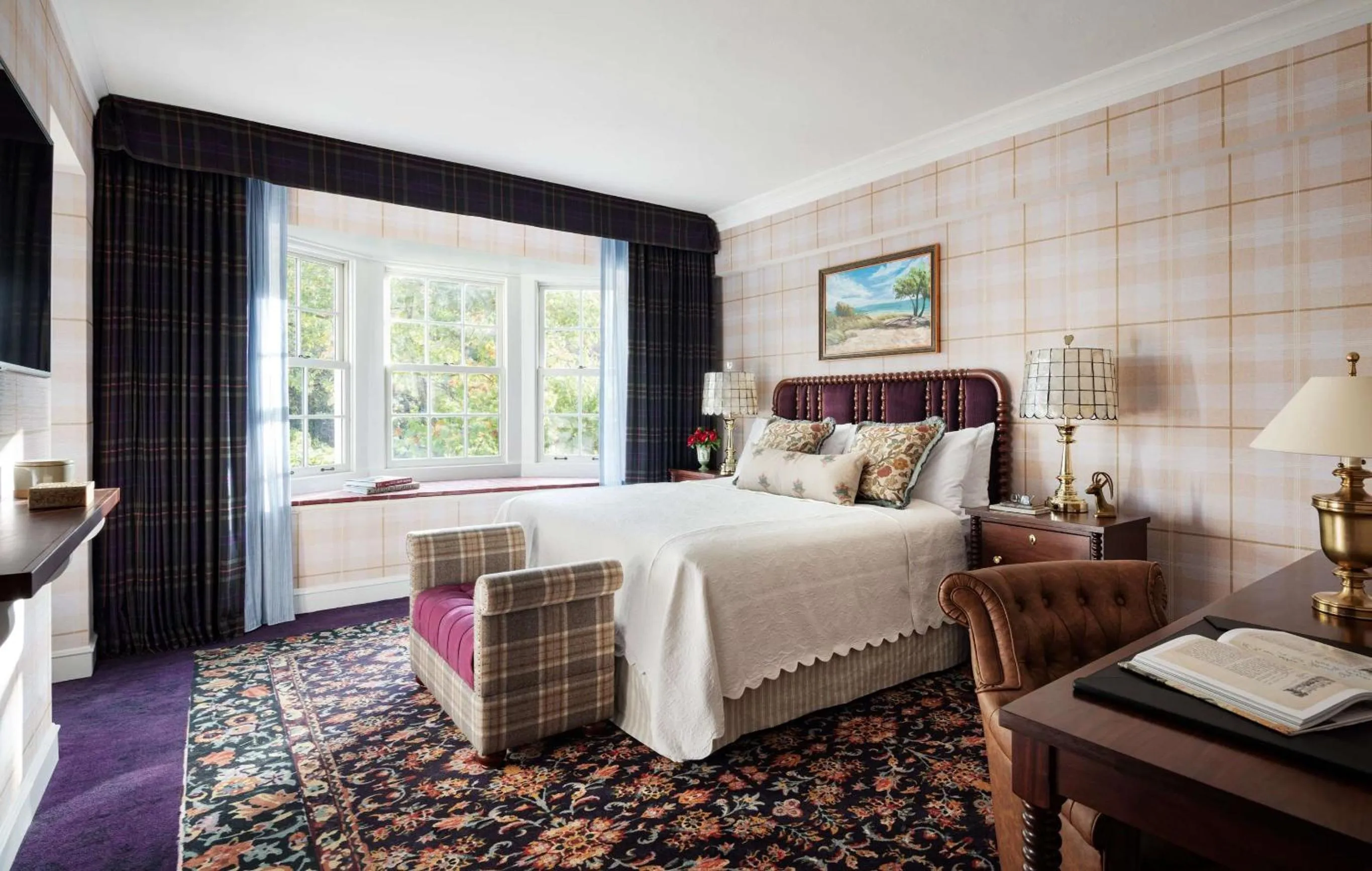 Bed in Graduate by Hilton Evanston