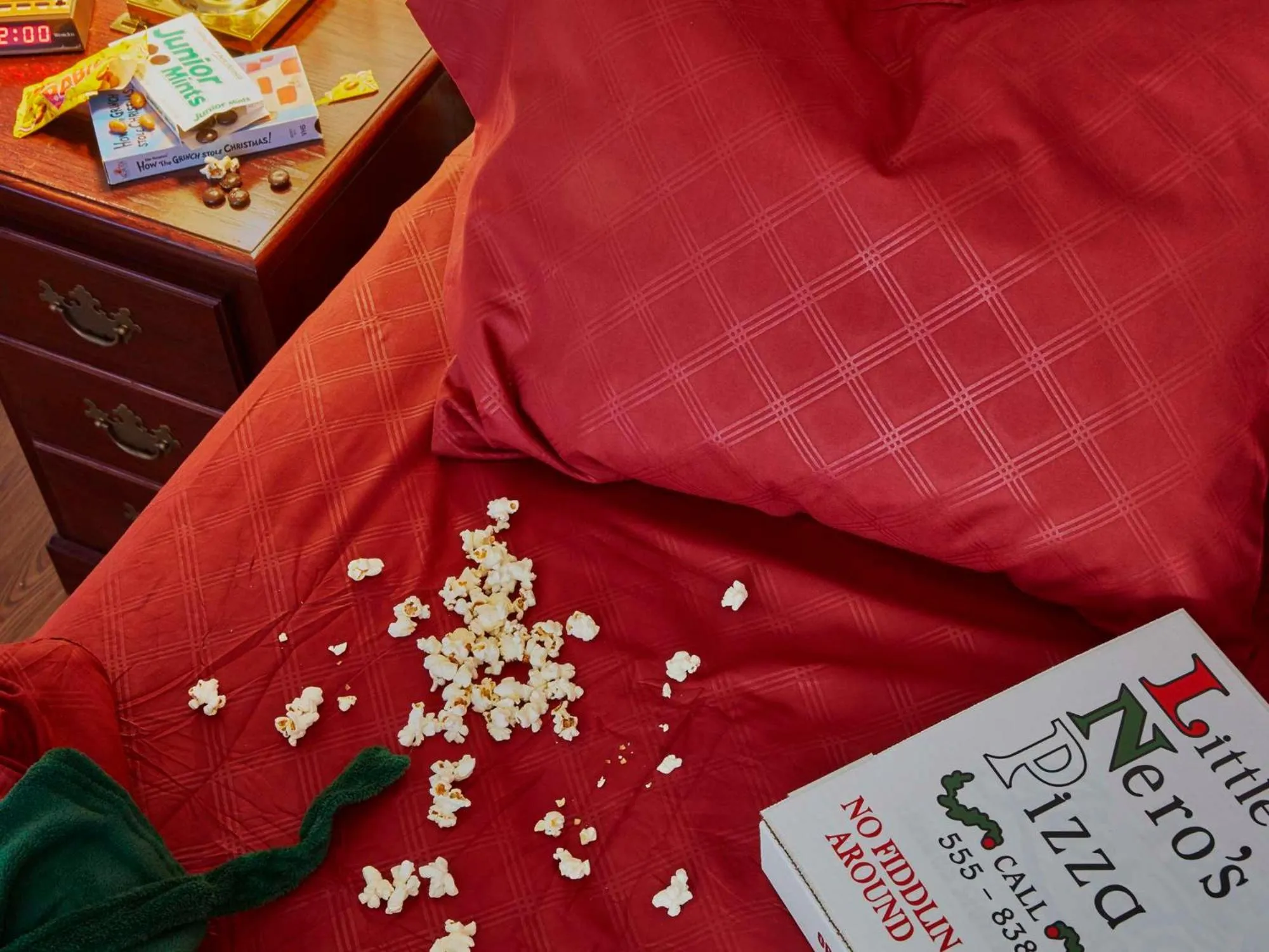 Living room, Bed in Graduate by Hilton Evanston