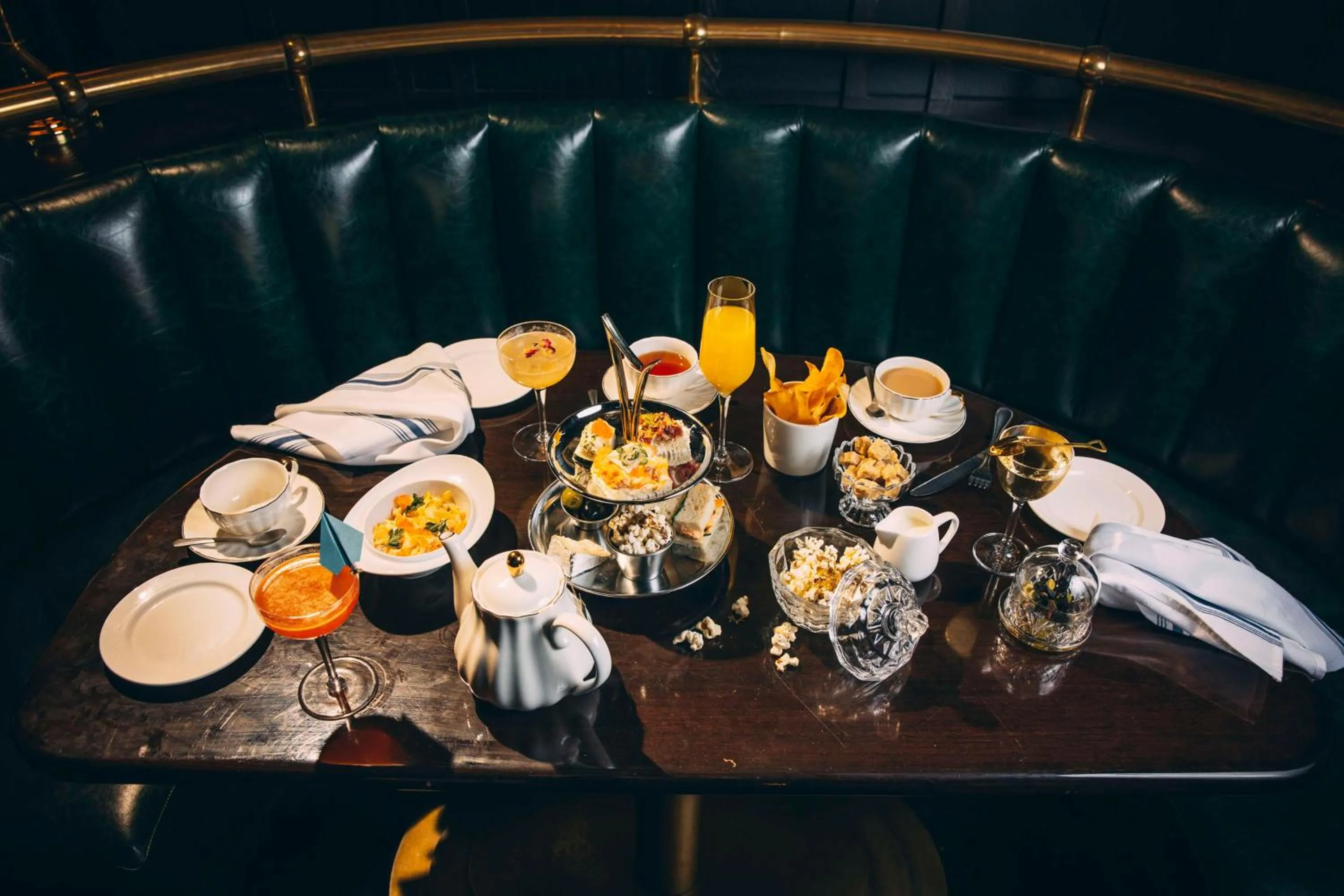 Dining area in Graduate by Hilton Evanston