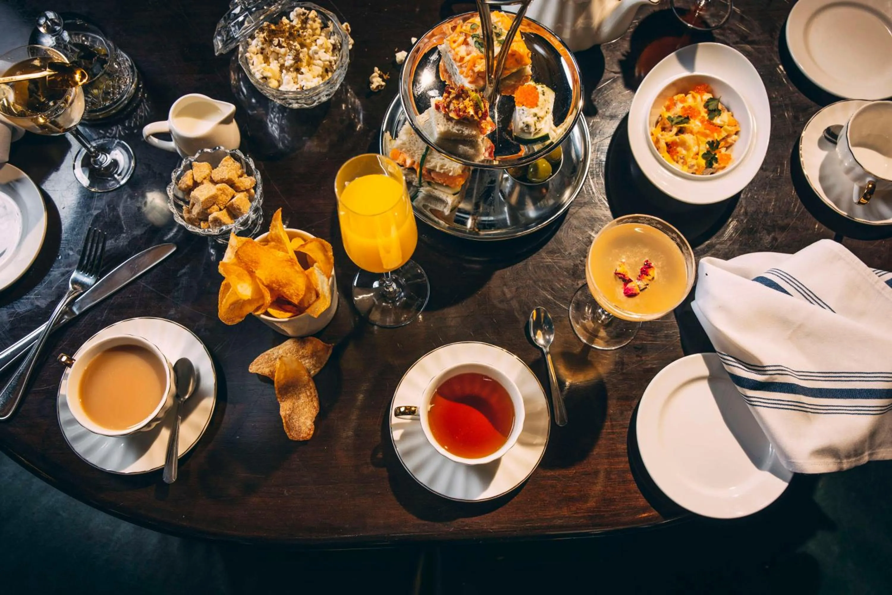 Dining area in Graduate by Hilton Evanston