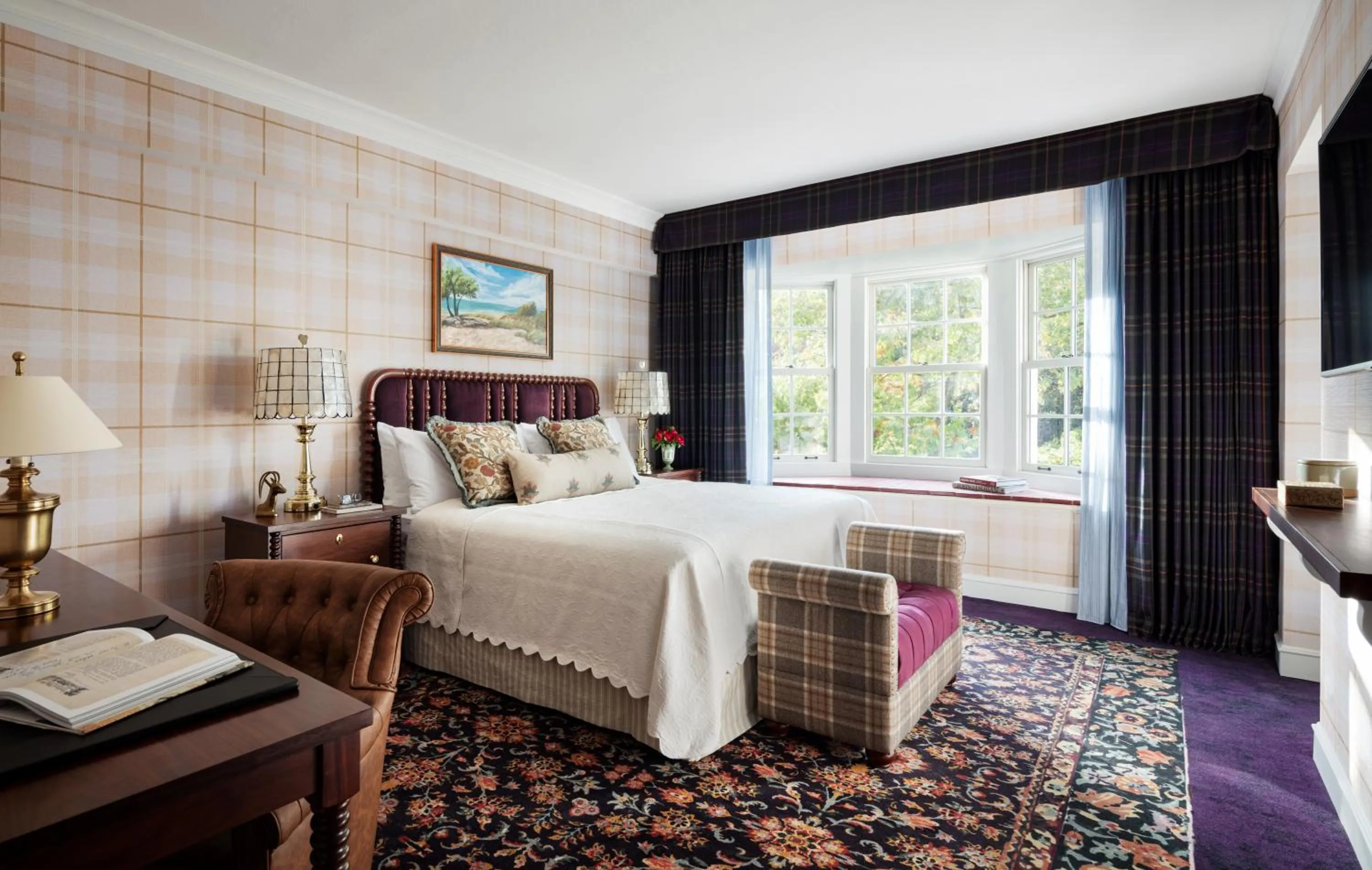 Photo of the whole room, Bed in Graduate by Hilton Evanston