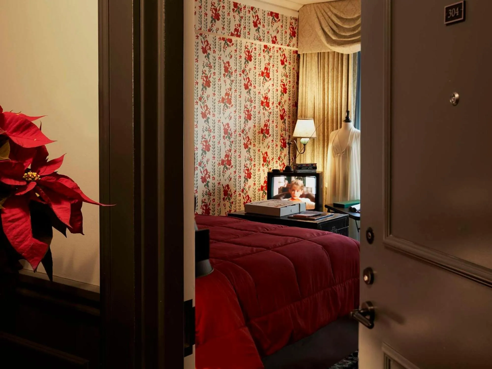 Photo of the whole room, Bed in Graduate by Hilton Evanston