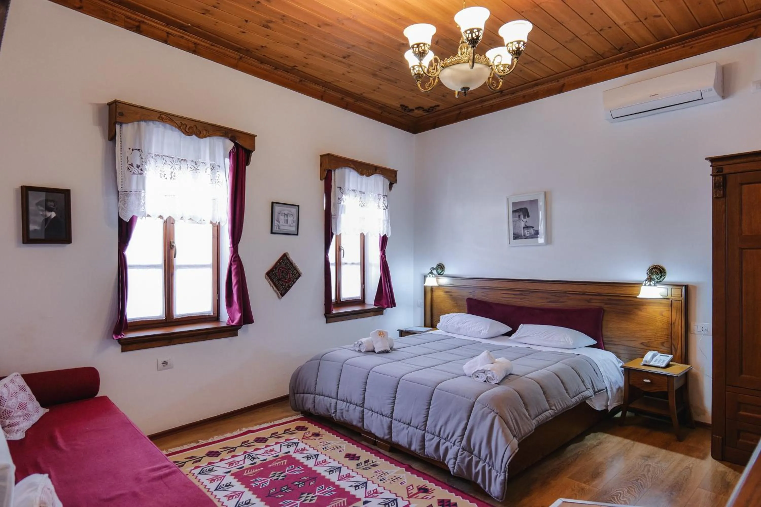 Photo of the whole room in Hotel Bineri