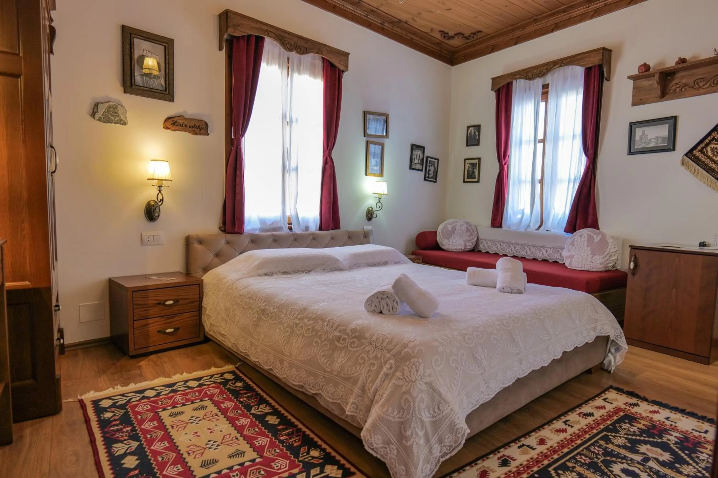 Photo of the whole room in Hotel Bineri