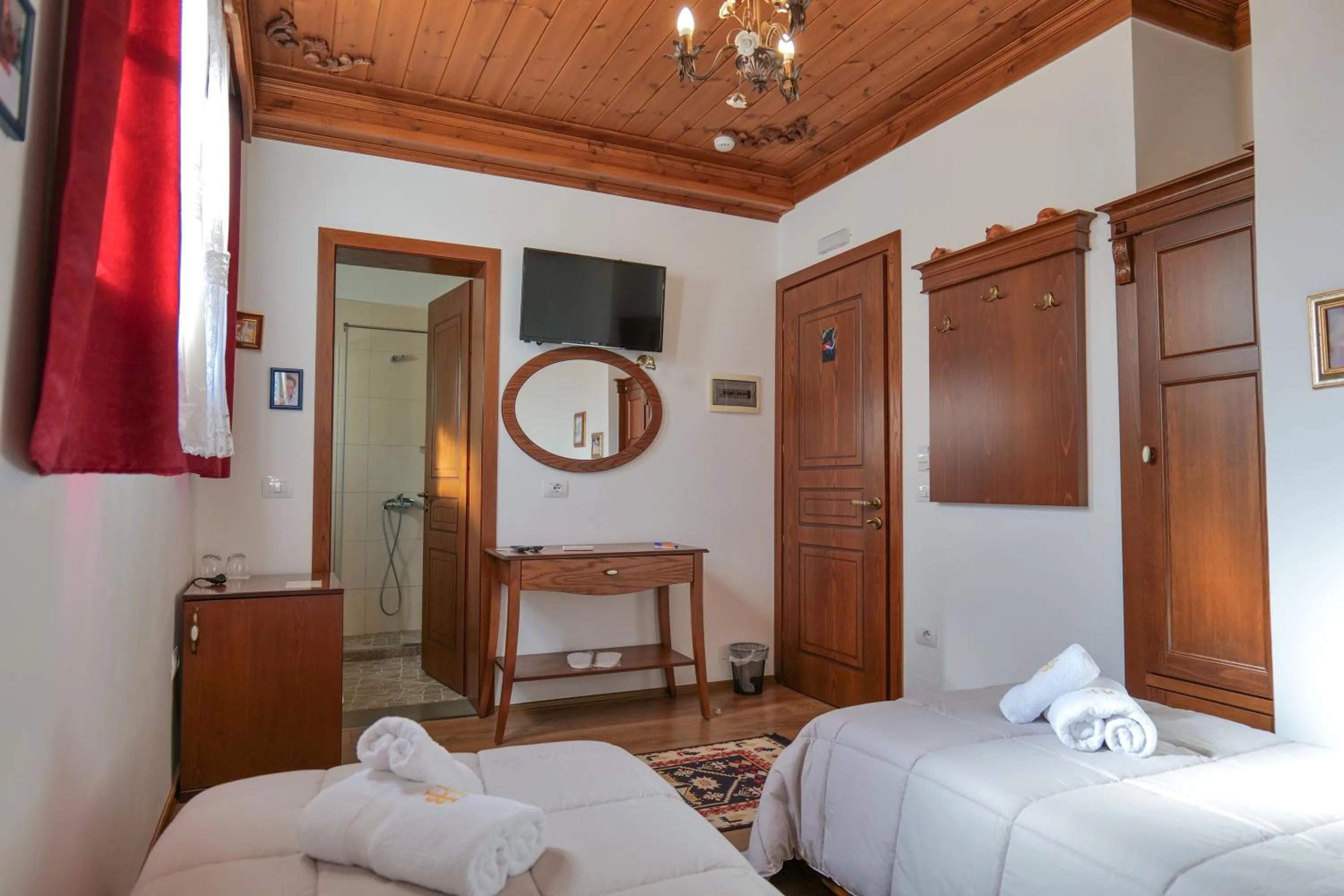 TV and multimedia in Hotel Bineri