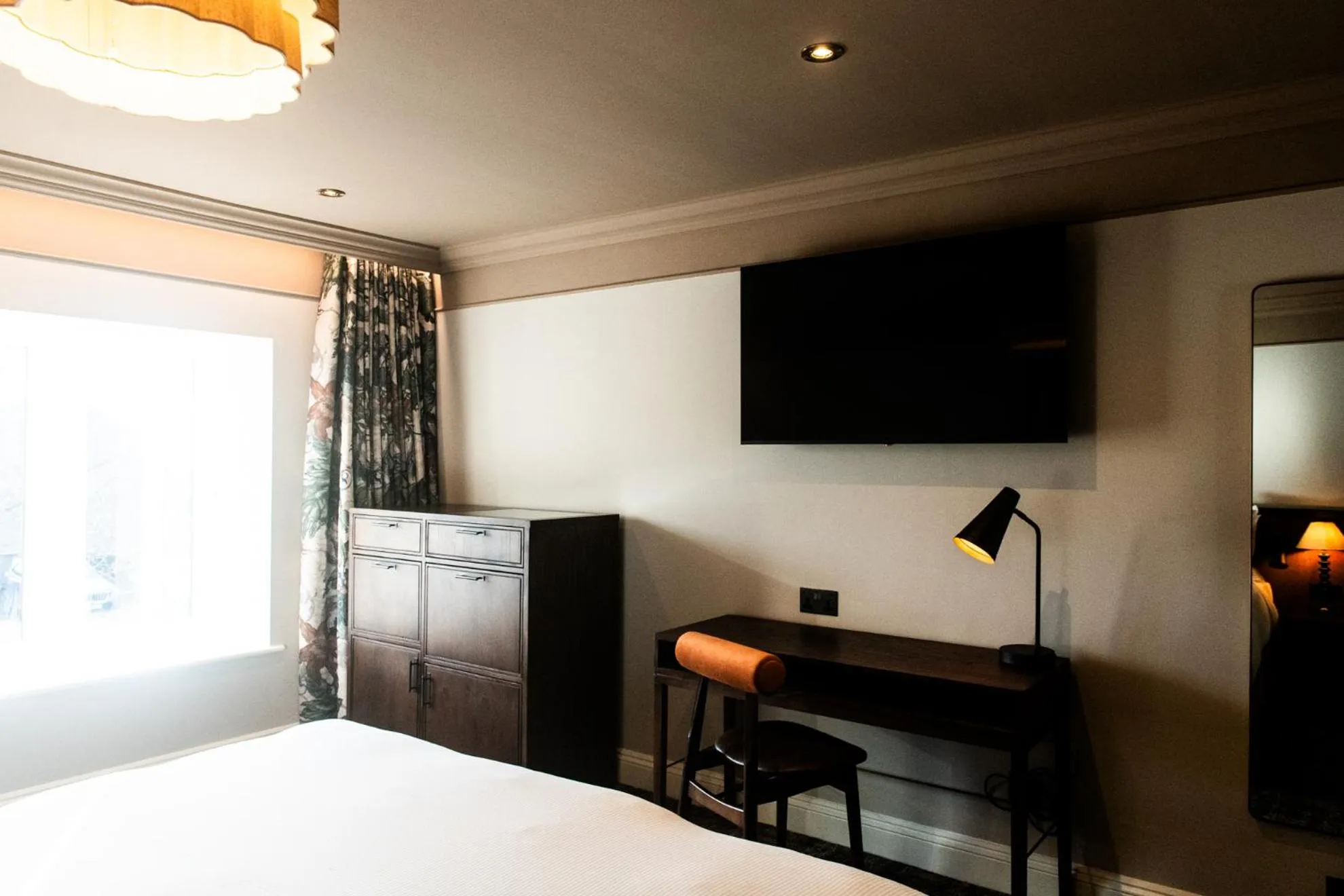 Bed in Longlands Inn & Cottages