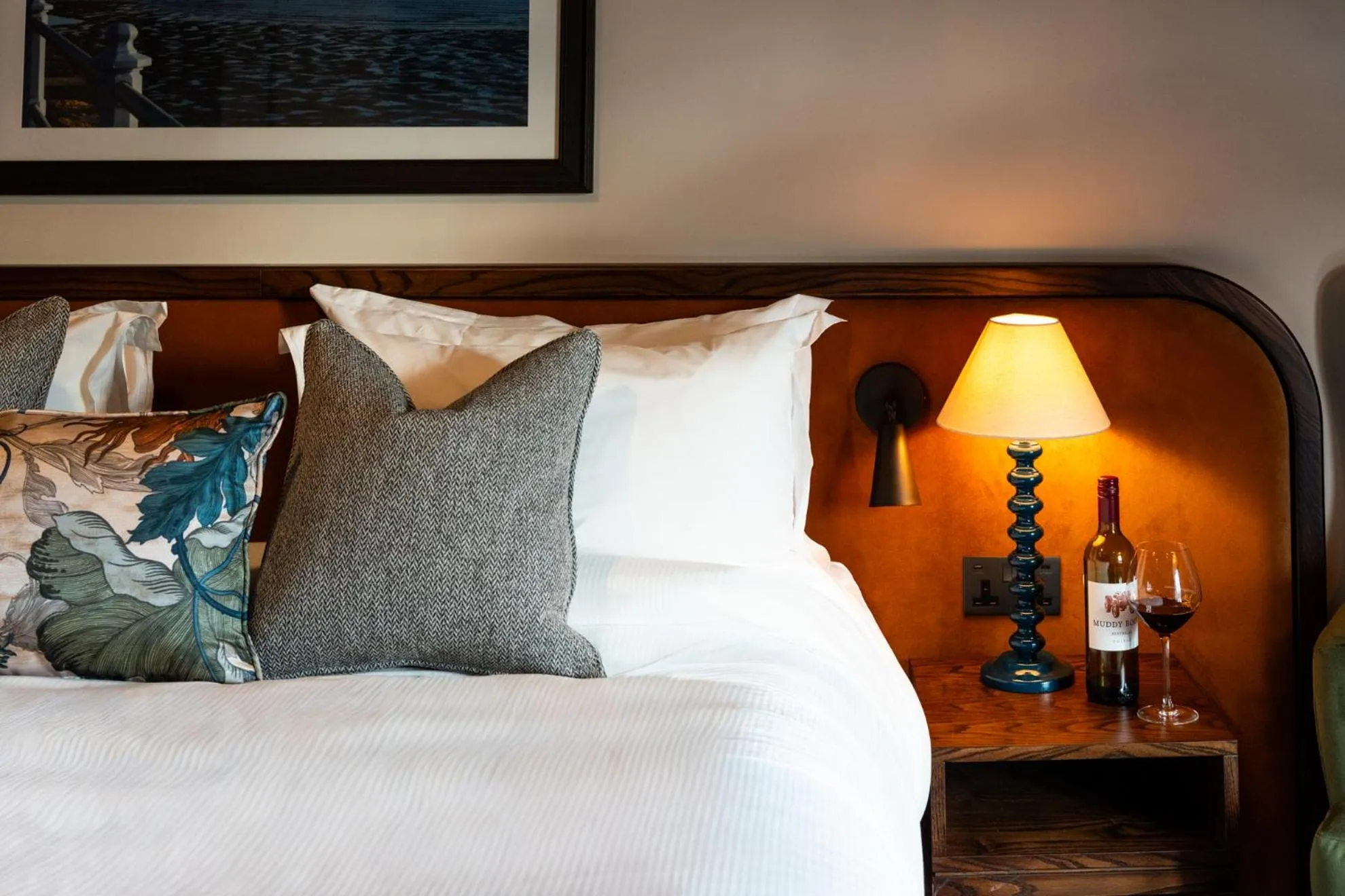 Bed in Longlands Inn & Cottages