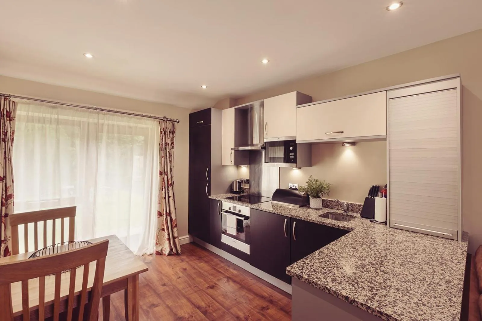 Longlands Inn & Cottages