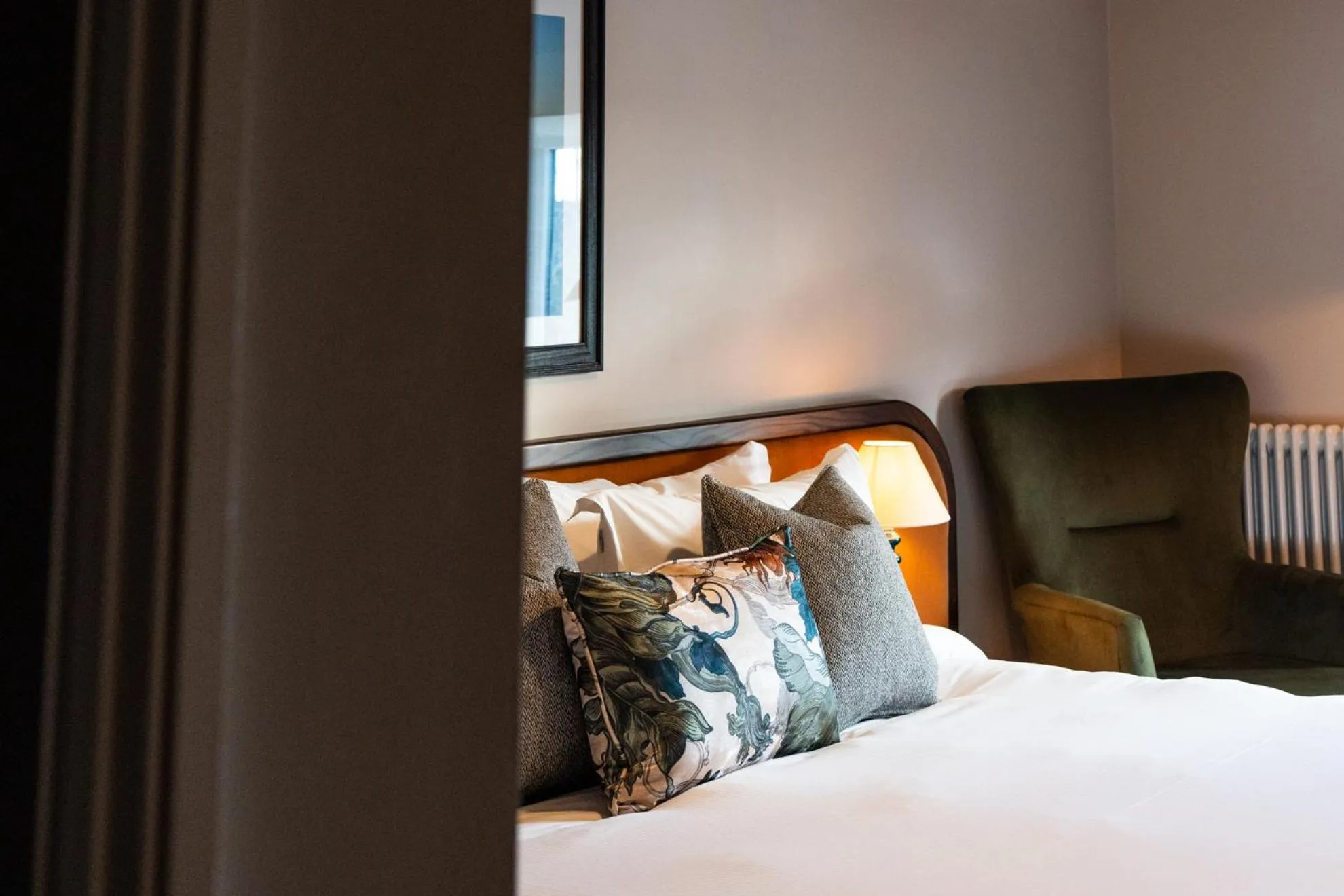 Bed in Longlands Inn & Cottages