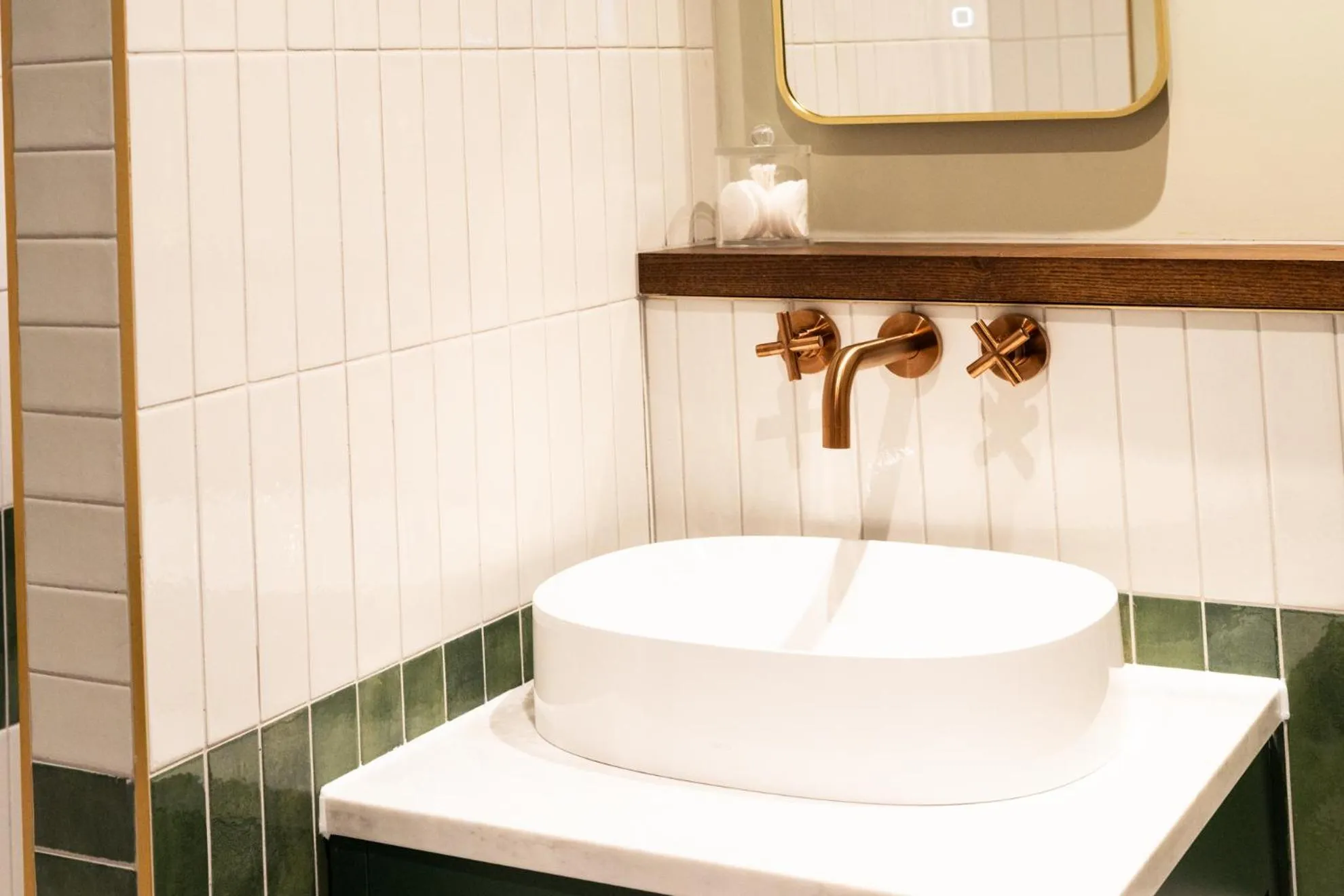 Longlands Inn & Cottages