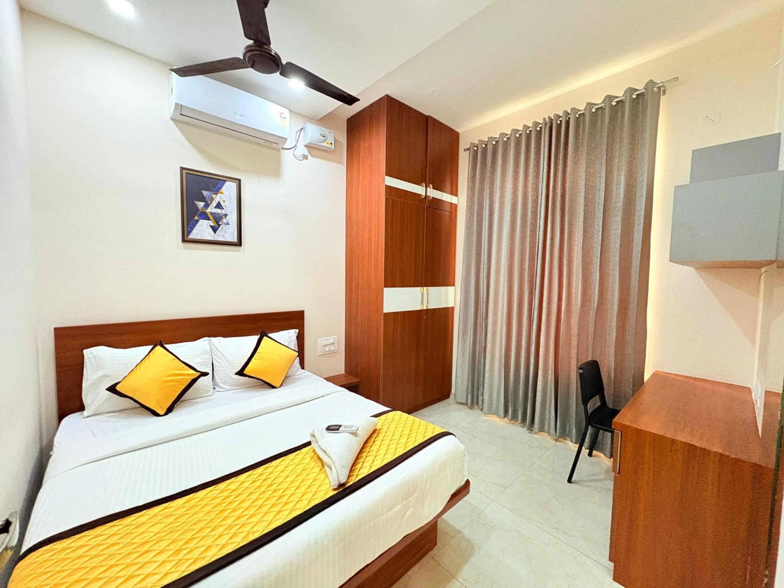 Bed in Sunshine Suites-Premium