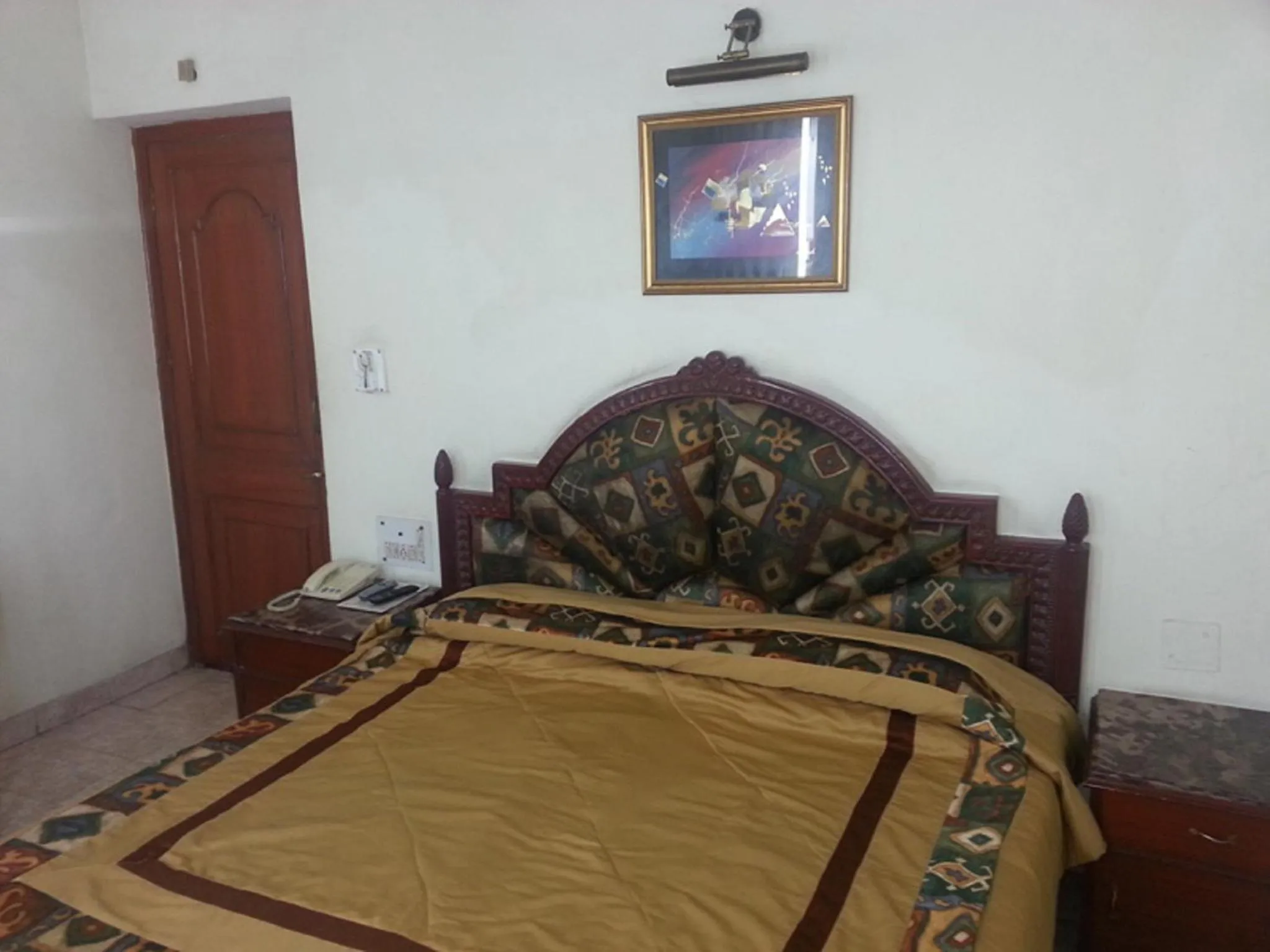 Bed in Hotel Sunshine