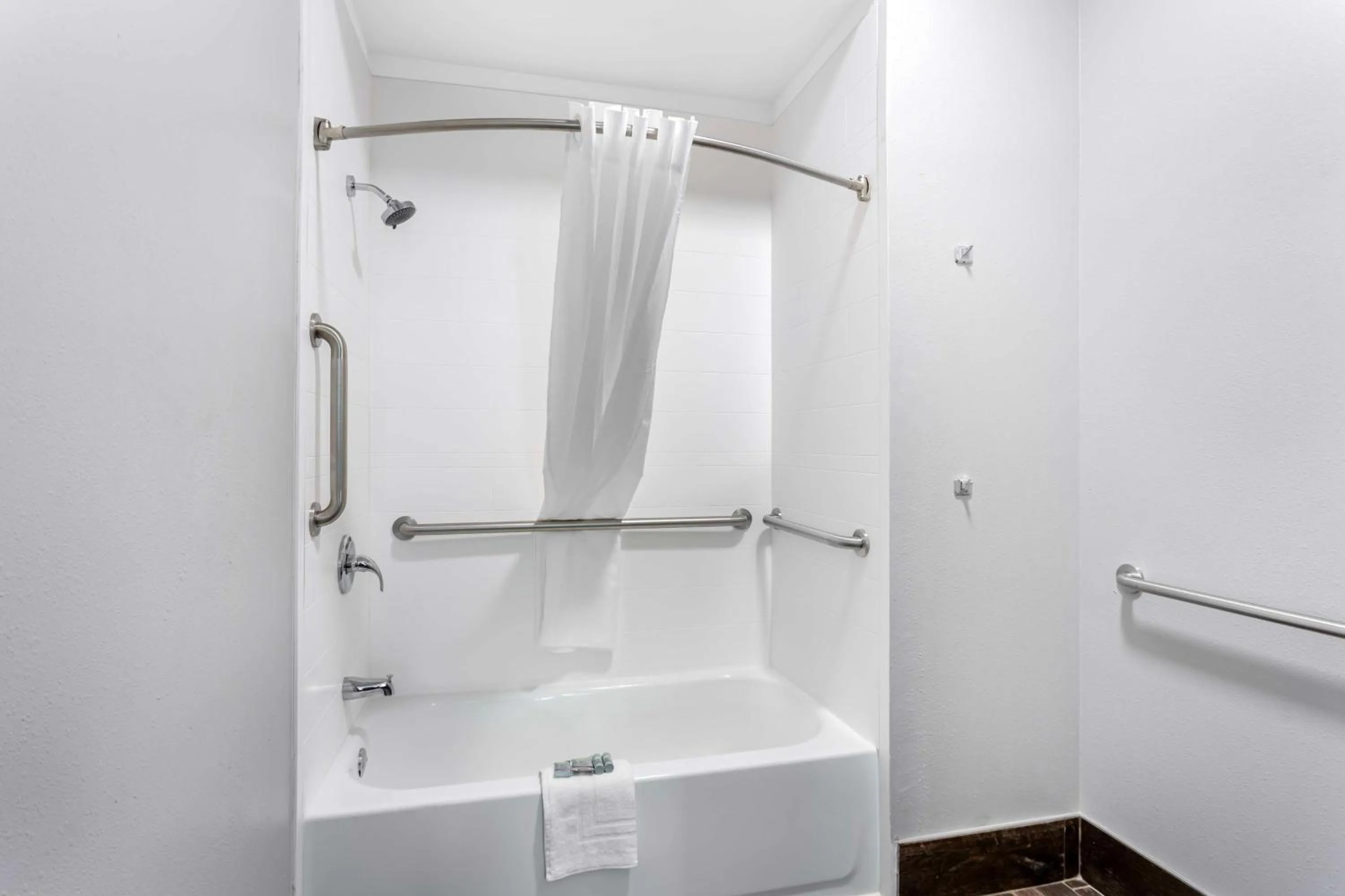 Bathroom in Best Western Chambersburg