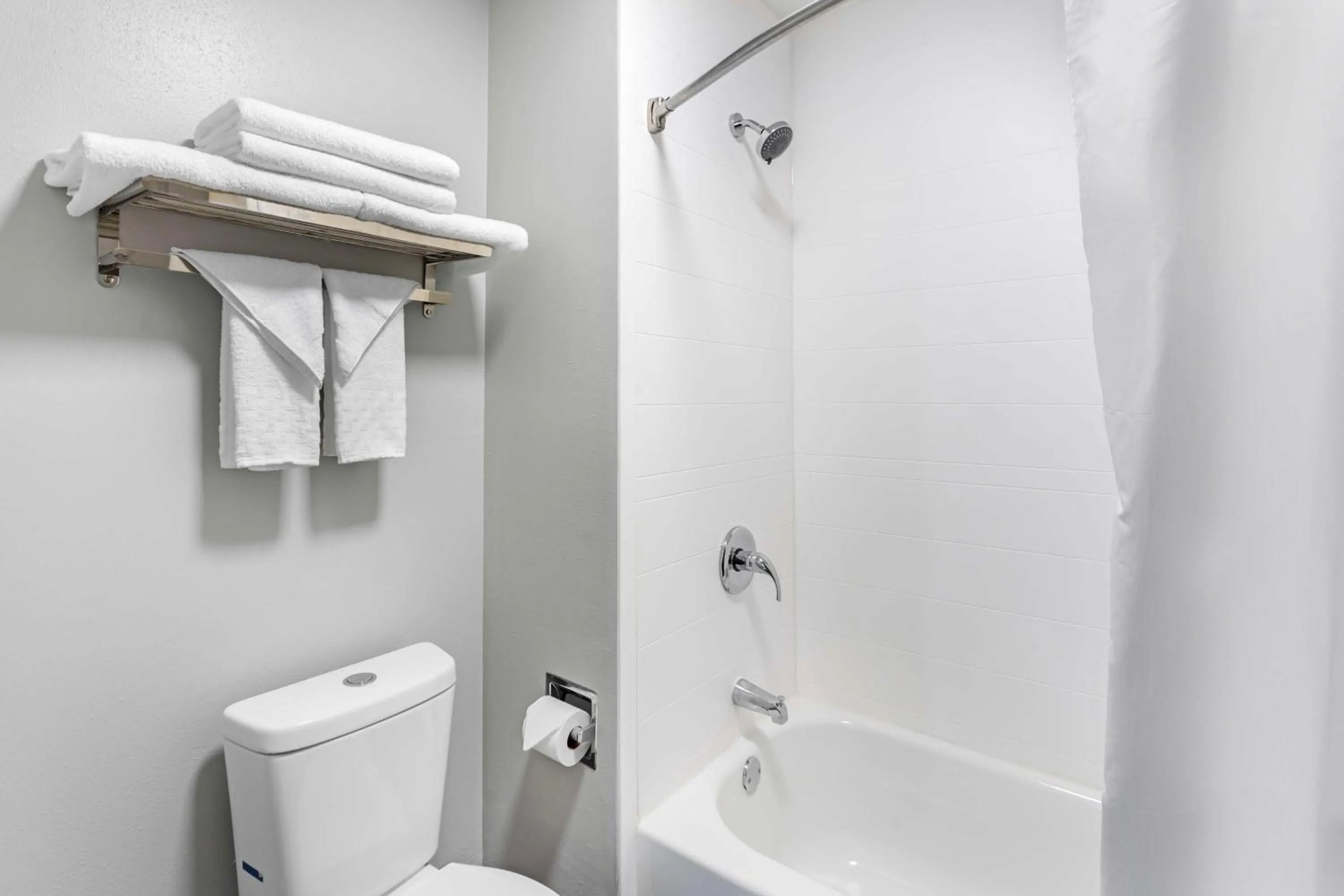 Bathroom in Best Western Chambersburg