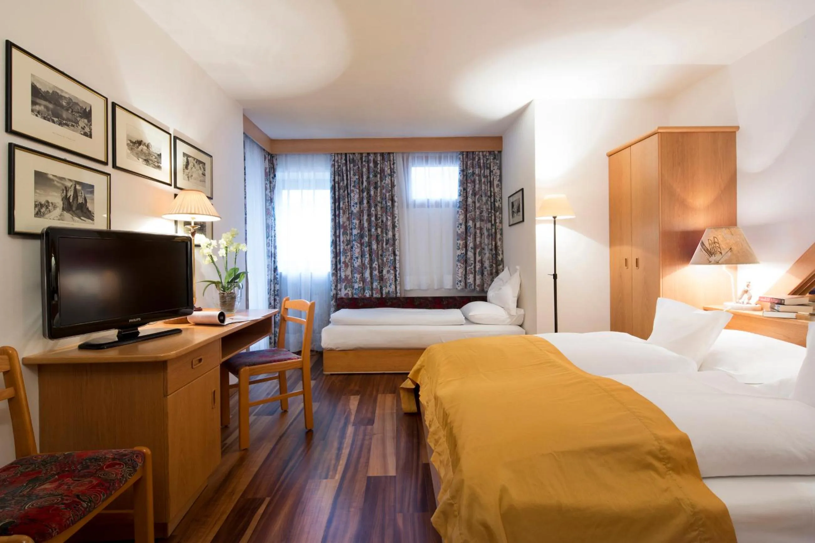 Photo of the whole room, Bed in Ciasa Roby