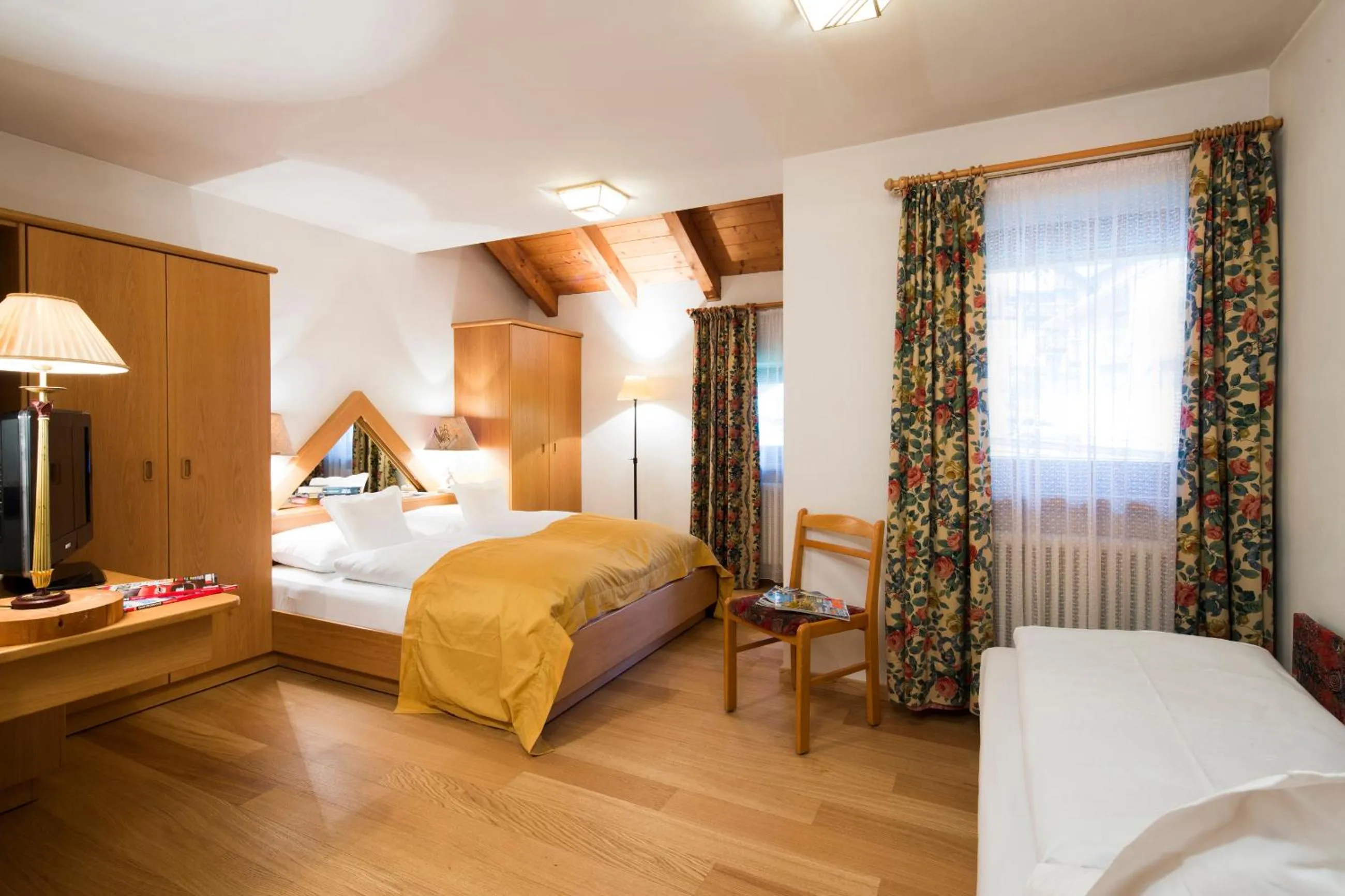 Photo of the whole room, Bed in Ciasa Roby