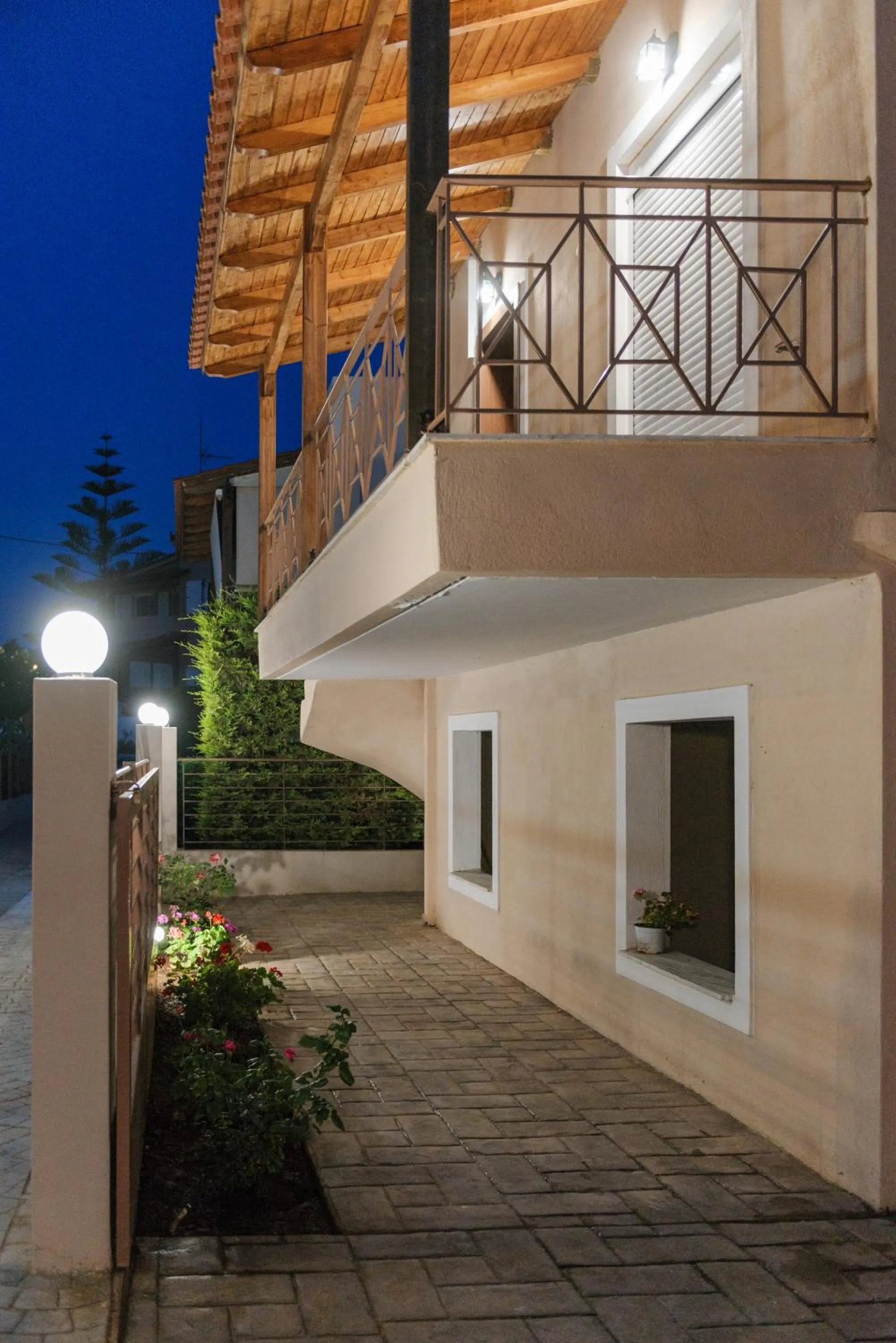 Artemissoula near airport