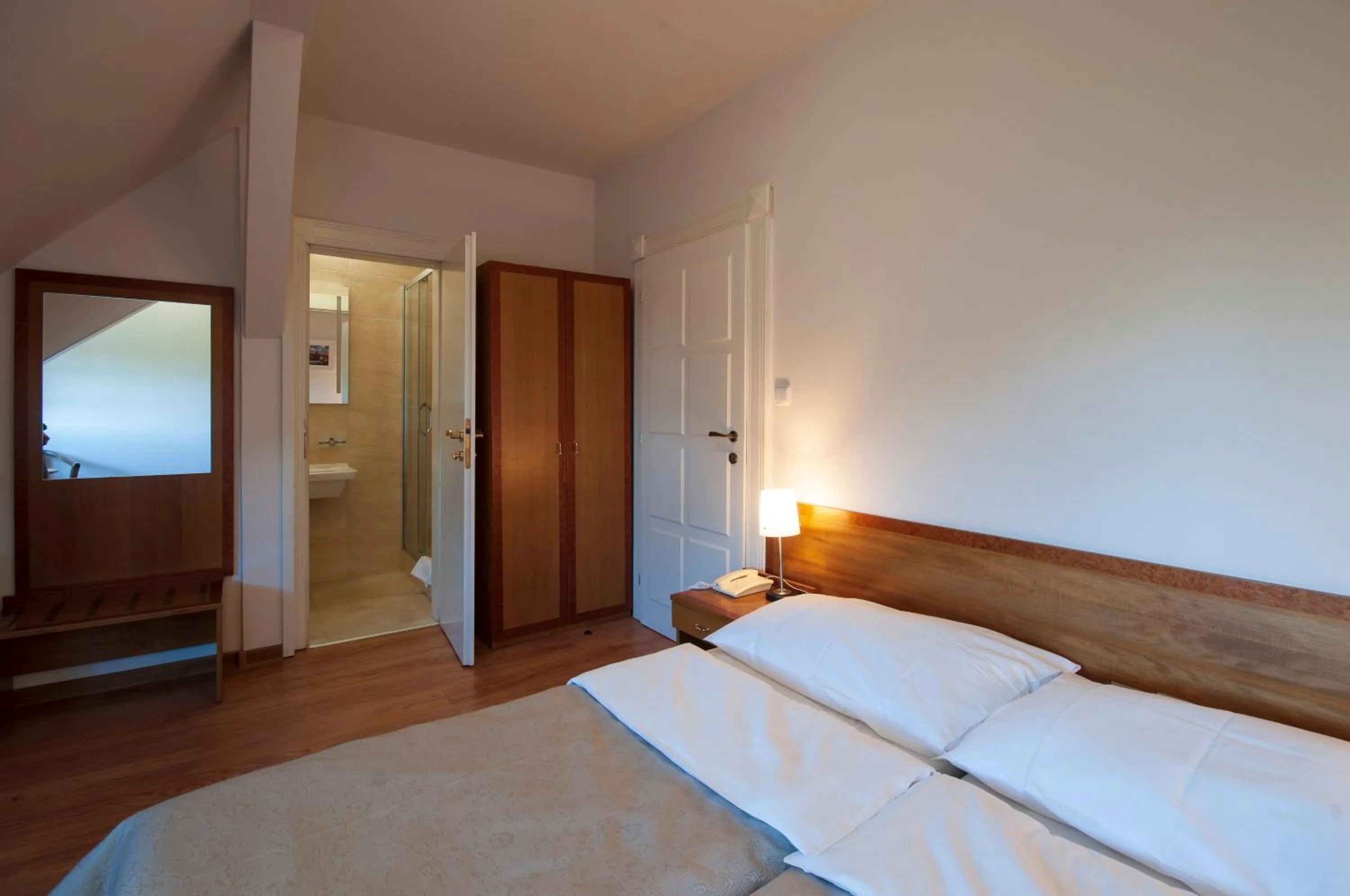 Photo of the whole room, Bed in Art Deco Hotel Hoffmann