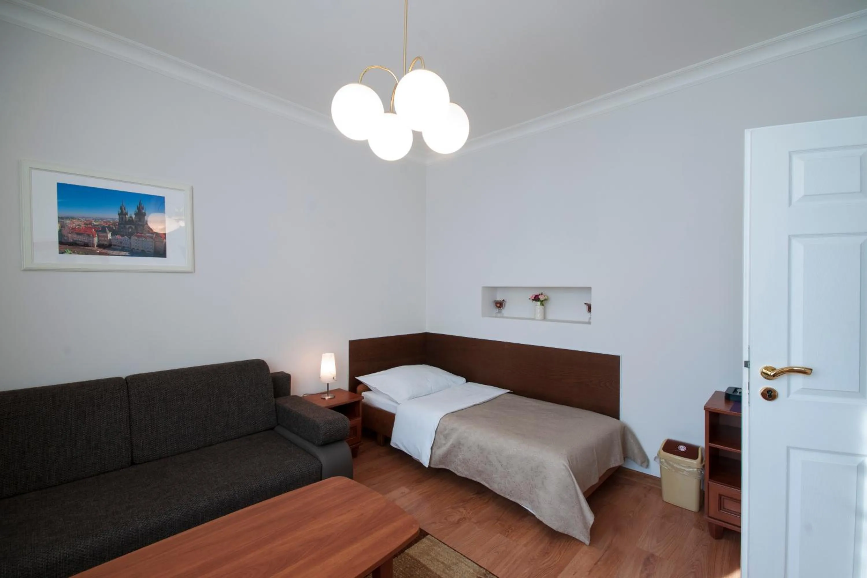 Photo of the whole room, Bed in Art Deco Hotel Hoffmann