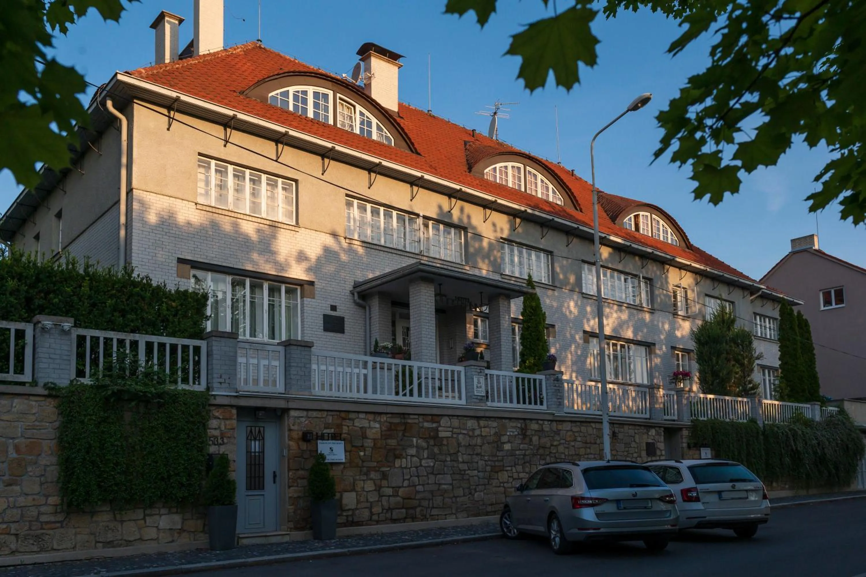 Property building in Art Deco Hotel Hoffmann