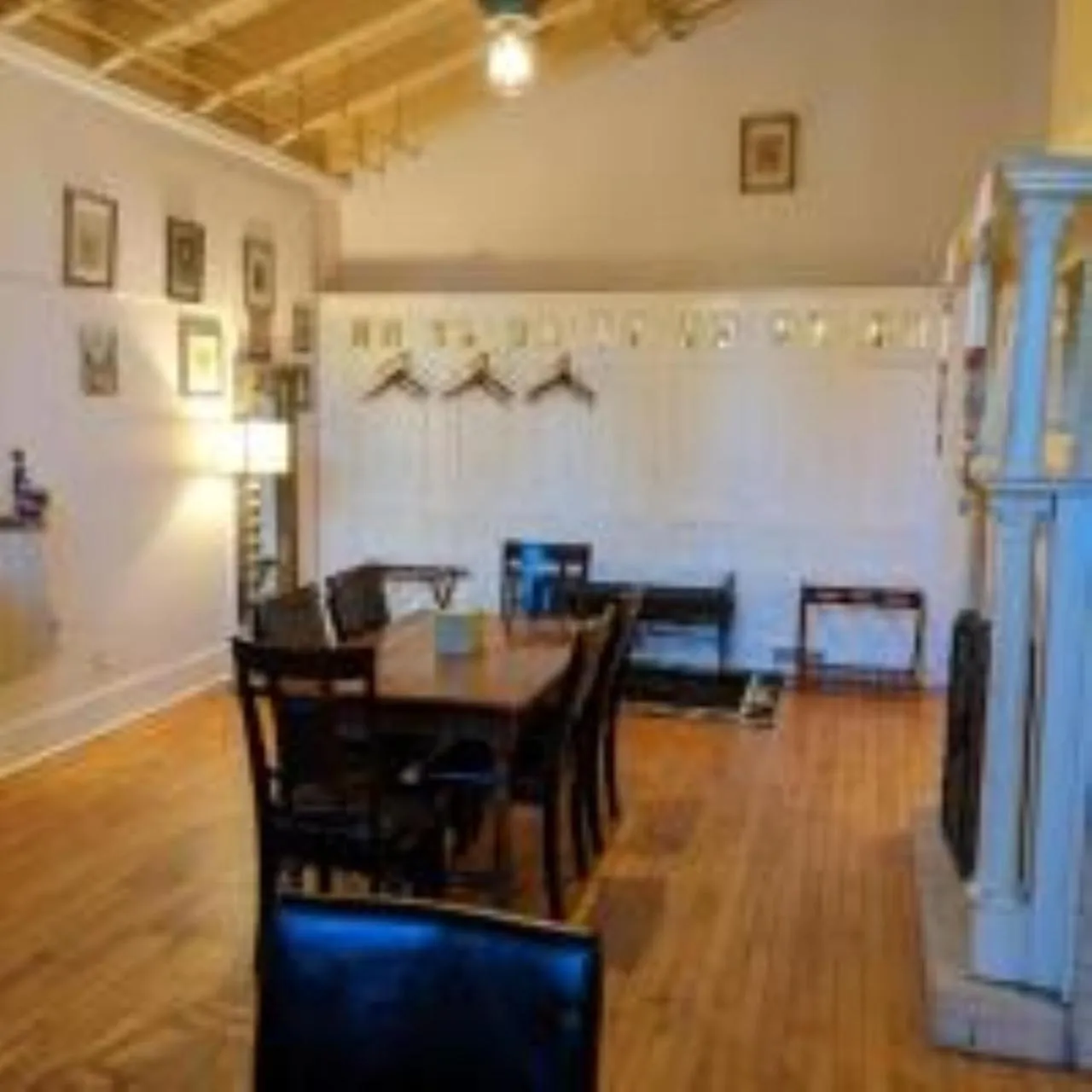 Dining area in Amsterdam Castle NY