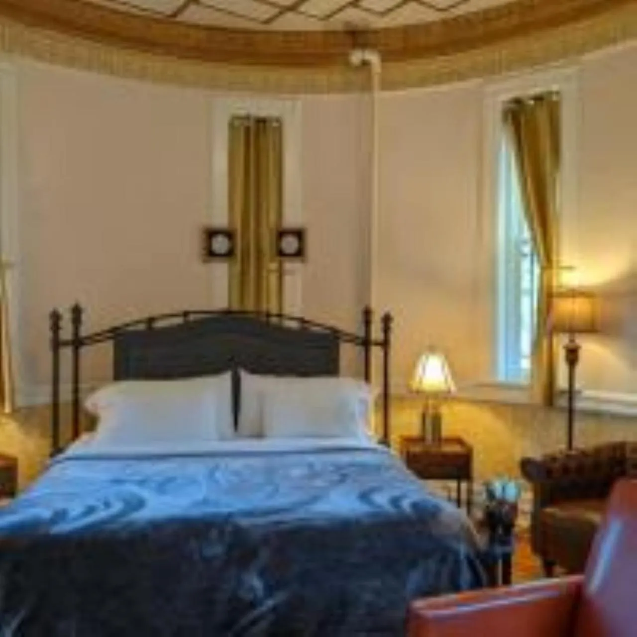 Bedroom, Bed in Amsterdam Castle NY