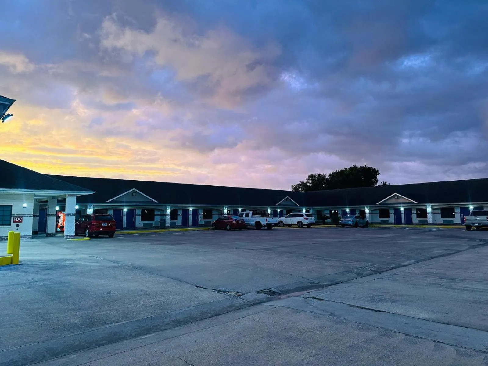 Property building in Executive Inn & Suites West Columbia