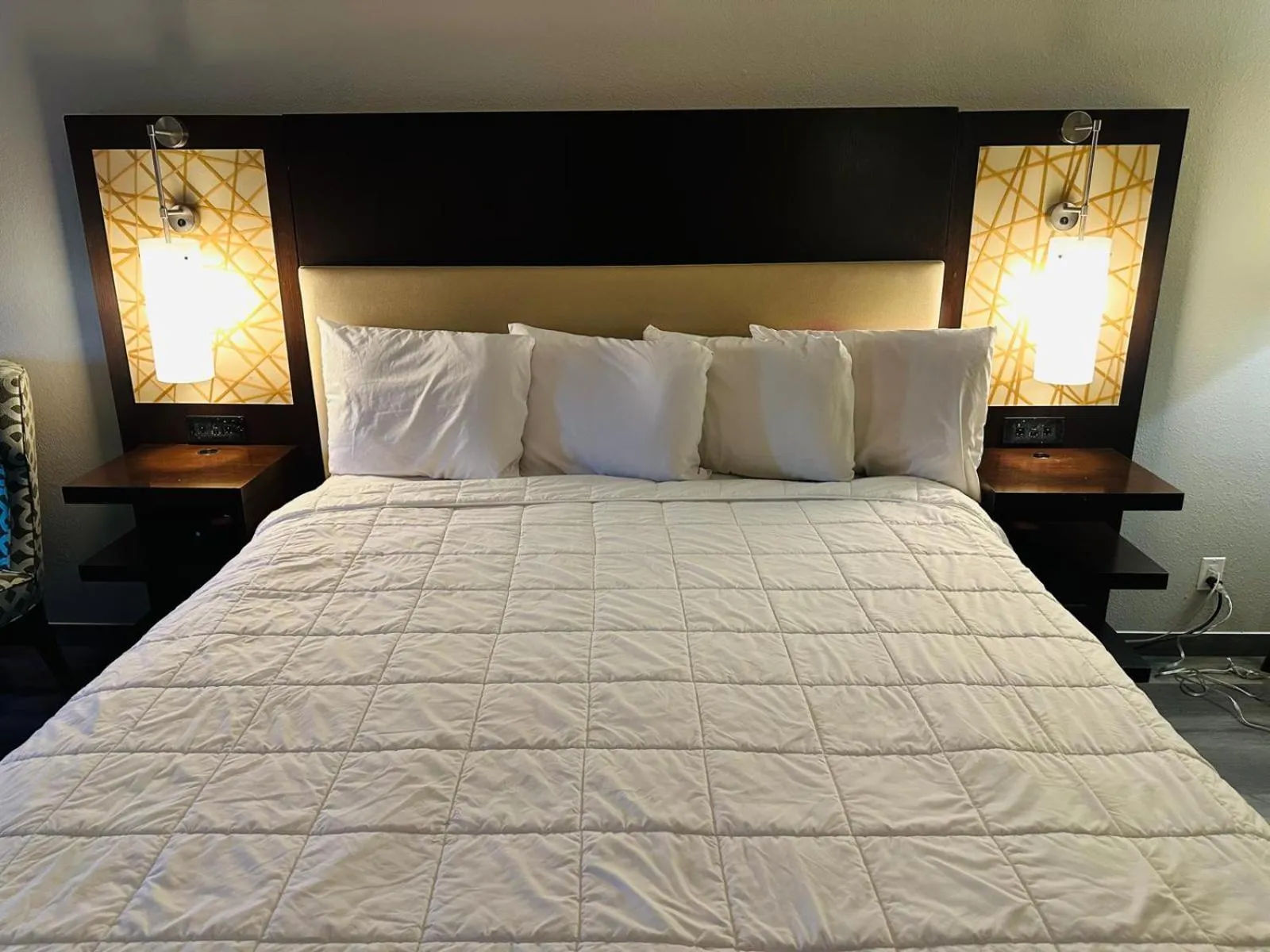 Bed in Executive Inn & Suites West Columbia