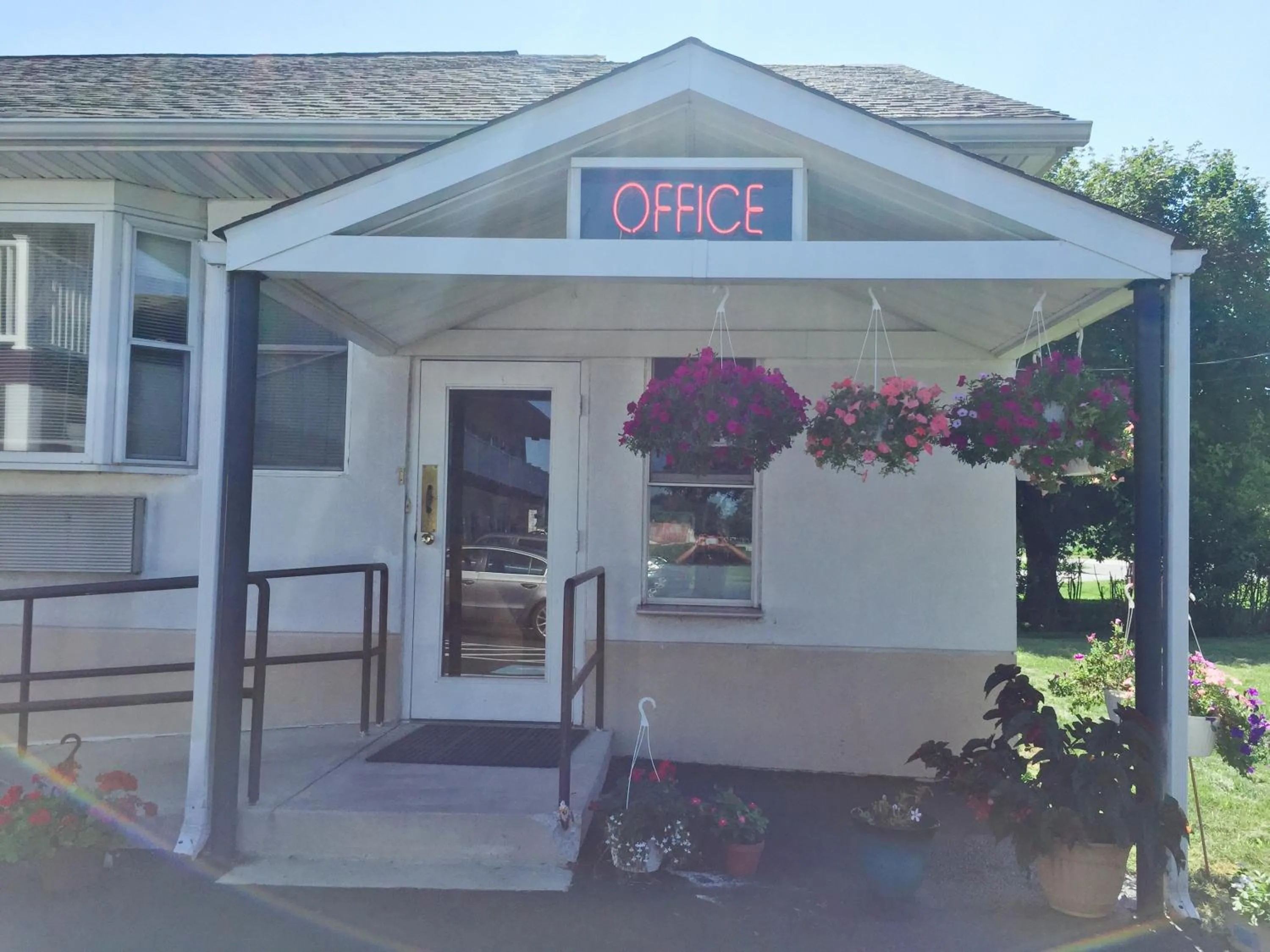 Property building in Scottish Inns Ronks