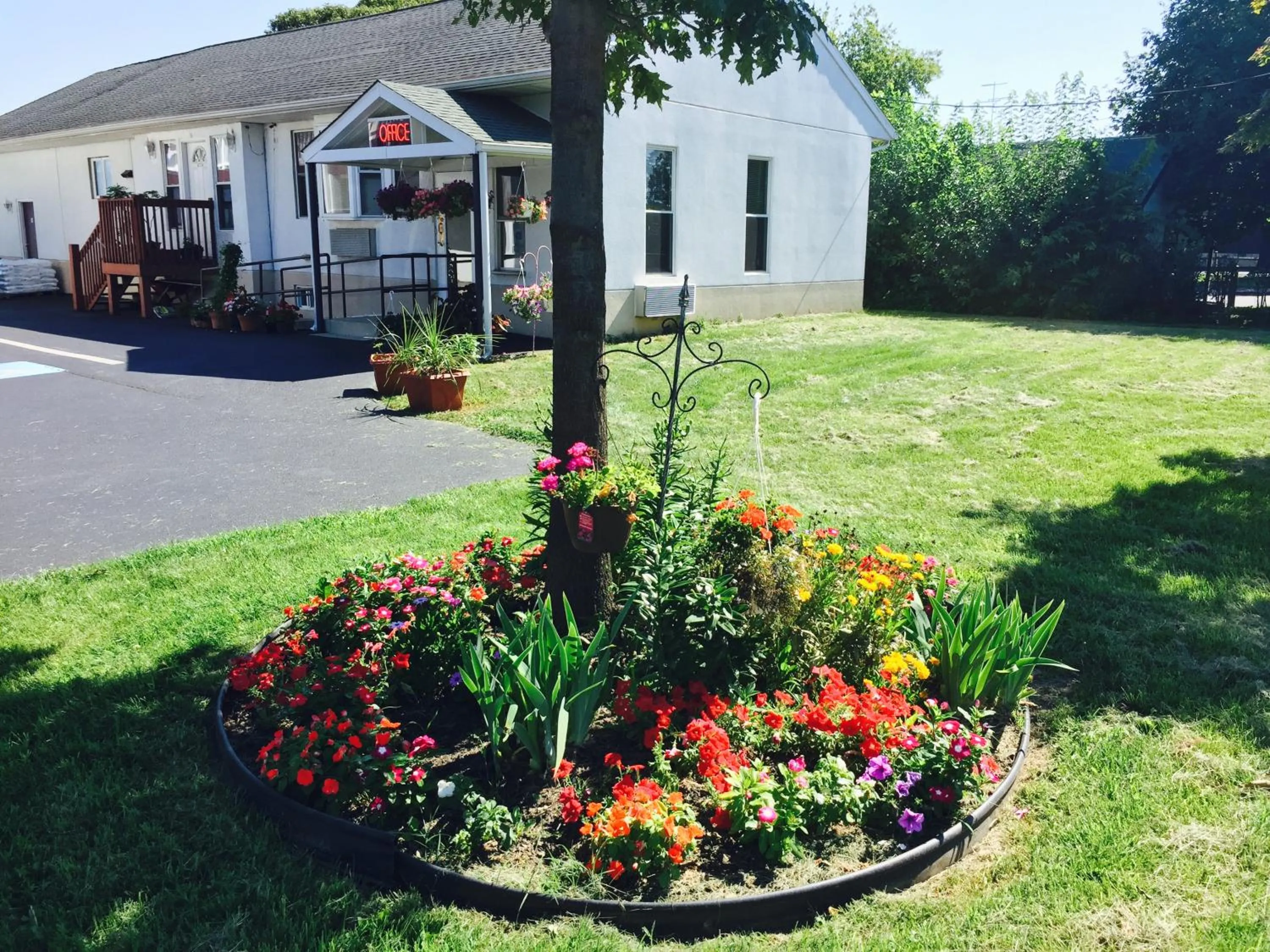 Property building in Scottish Inns Ronks