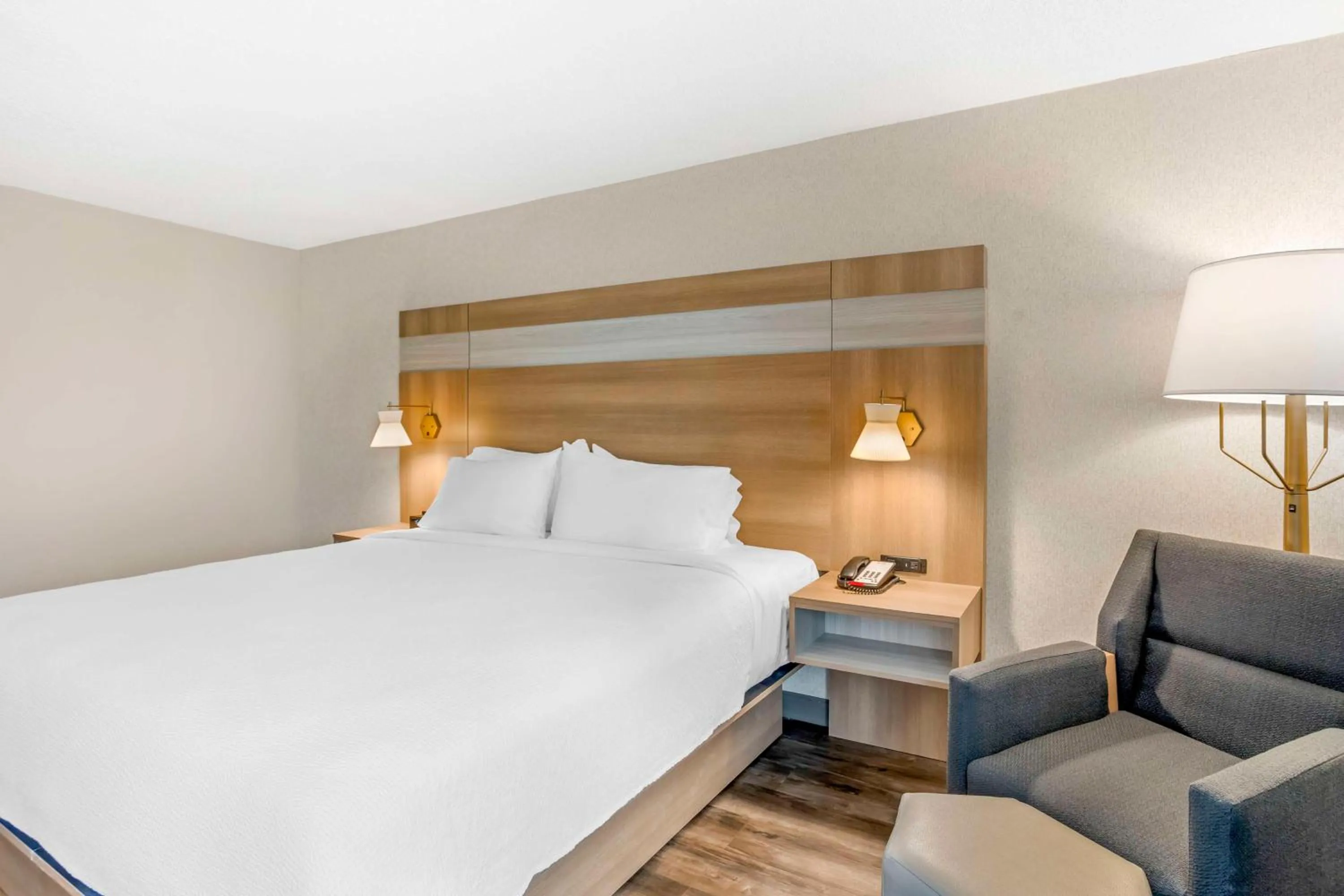 Bedroom, Bed in Best Western Plus Heritage Rail Inn & Suites