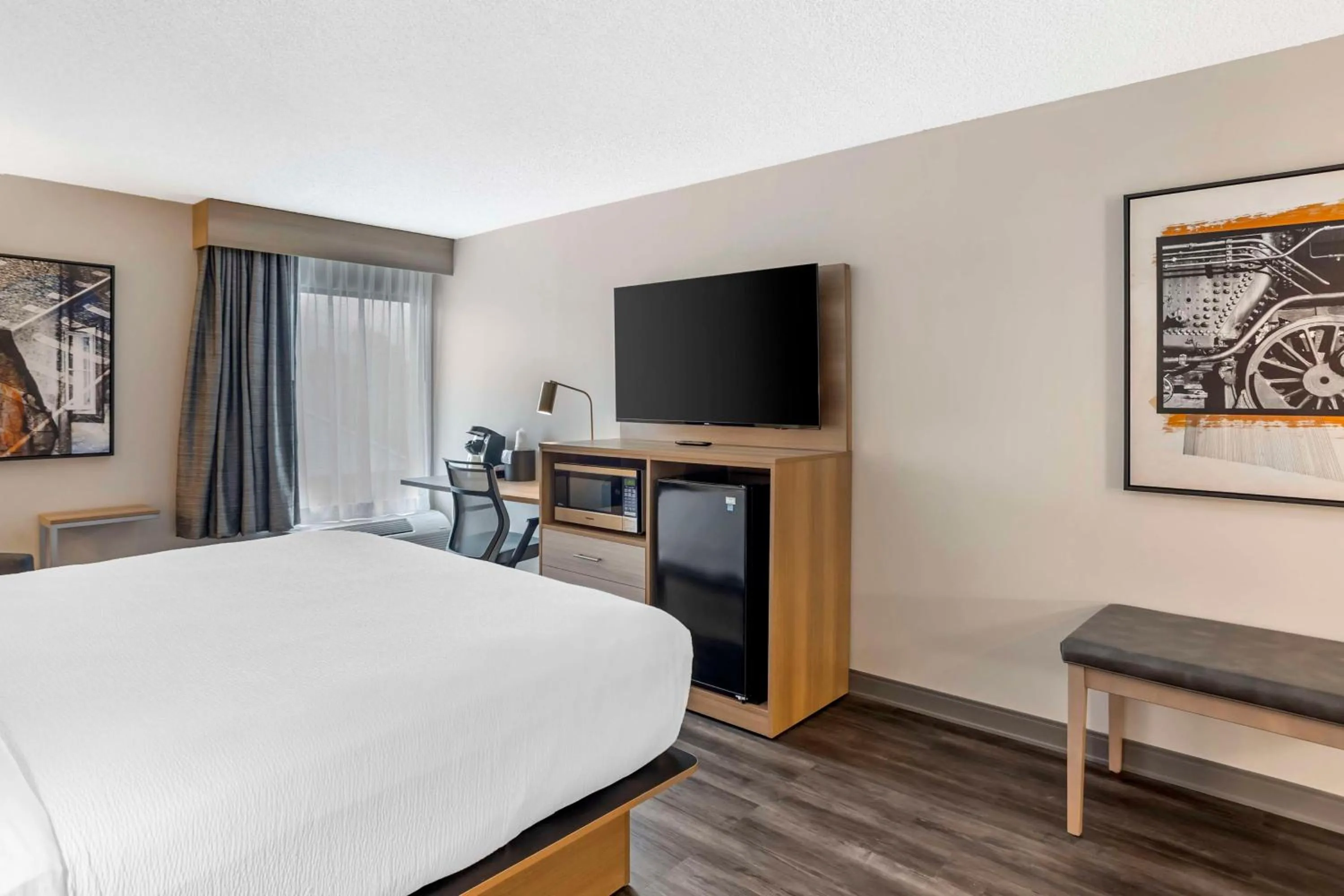 Bedroom, Bed in Best Western Plus Heritage Rail Inn & Suites