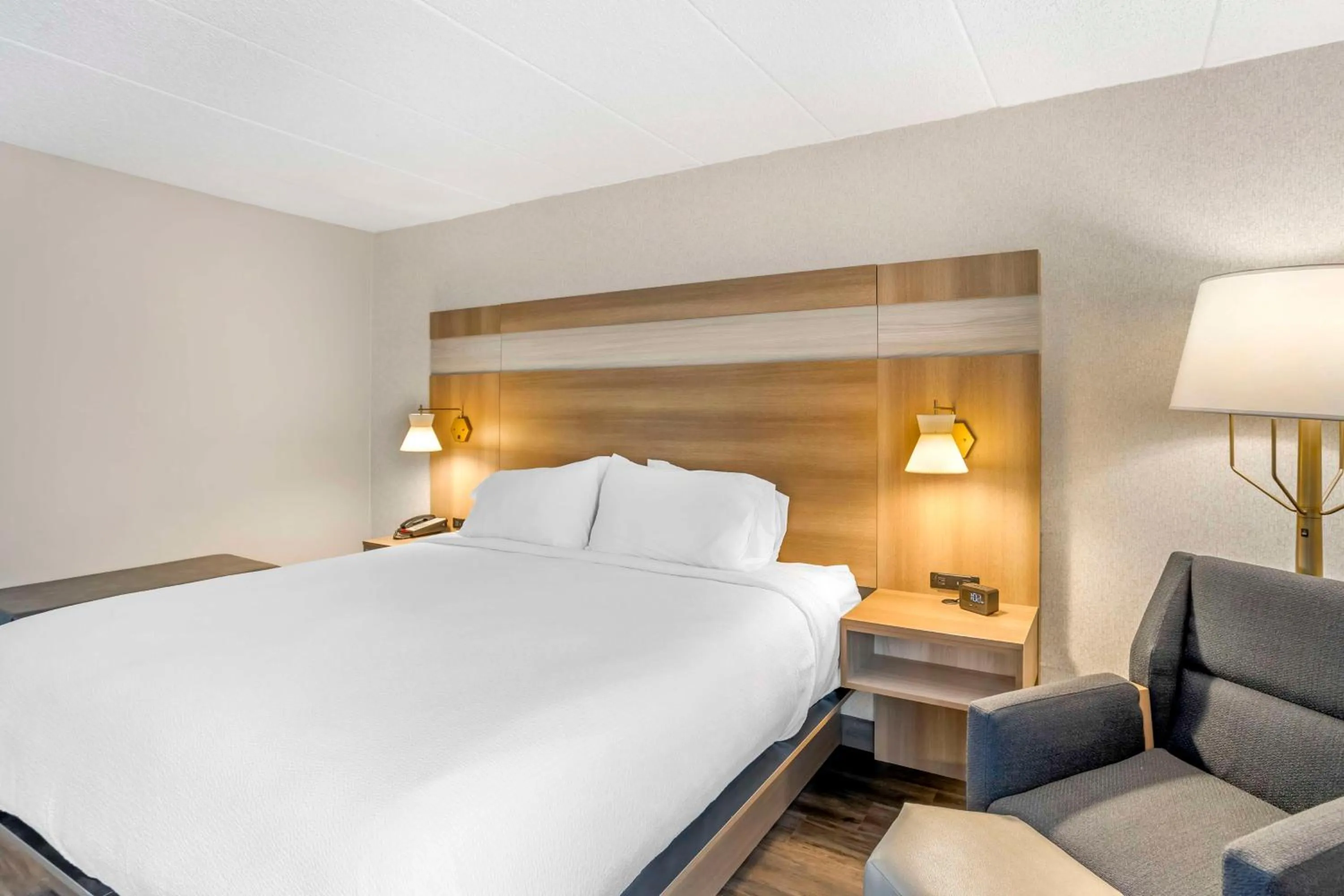 Bedroom, Bed in Best Western Plus Heritage Rail Inn & Suites