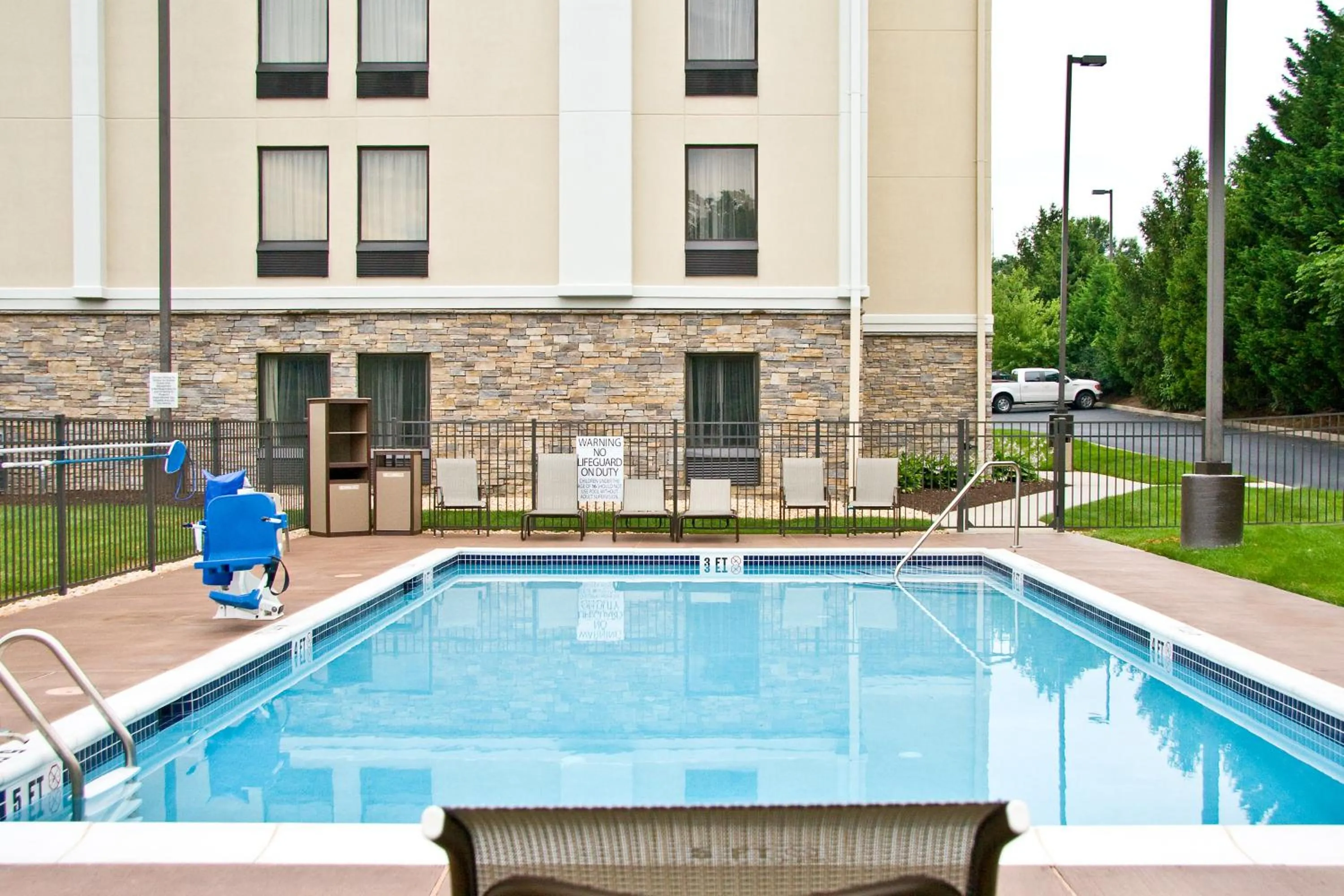 Swimming pool in Best Western Plus Heritage Rail Inn & Suites