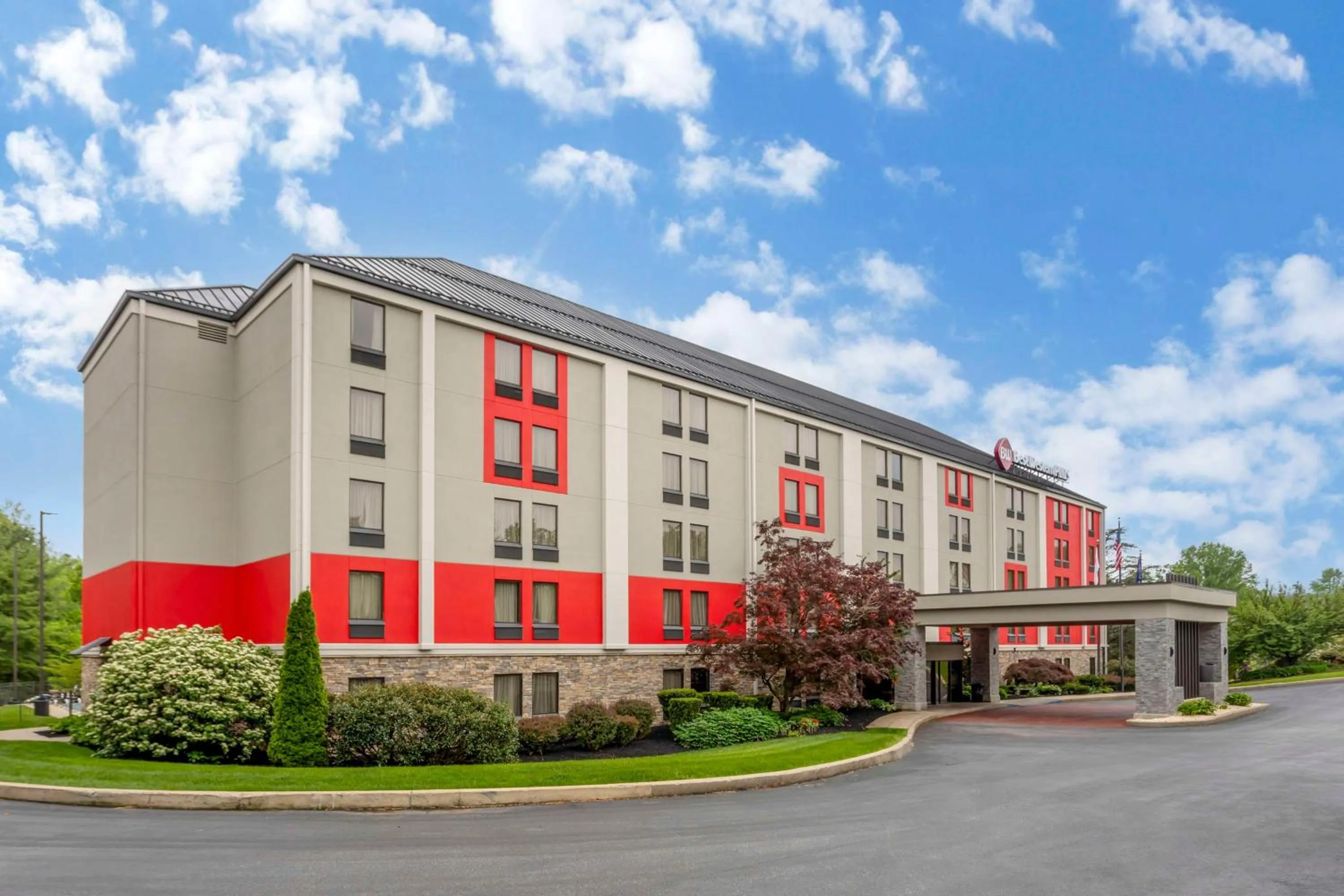 Property building in Best Western Plus Heritage Rail Inn & Suites